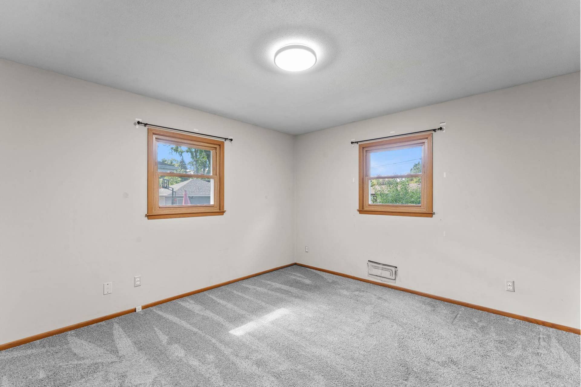 7001 Grimes Avenue N, Brooklyn Center, MN 55429 Primary Bedroom