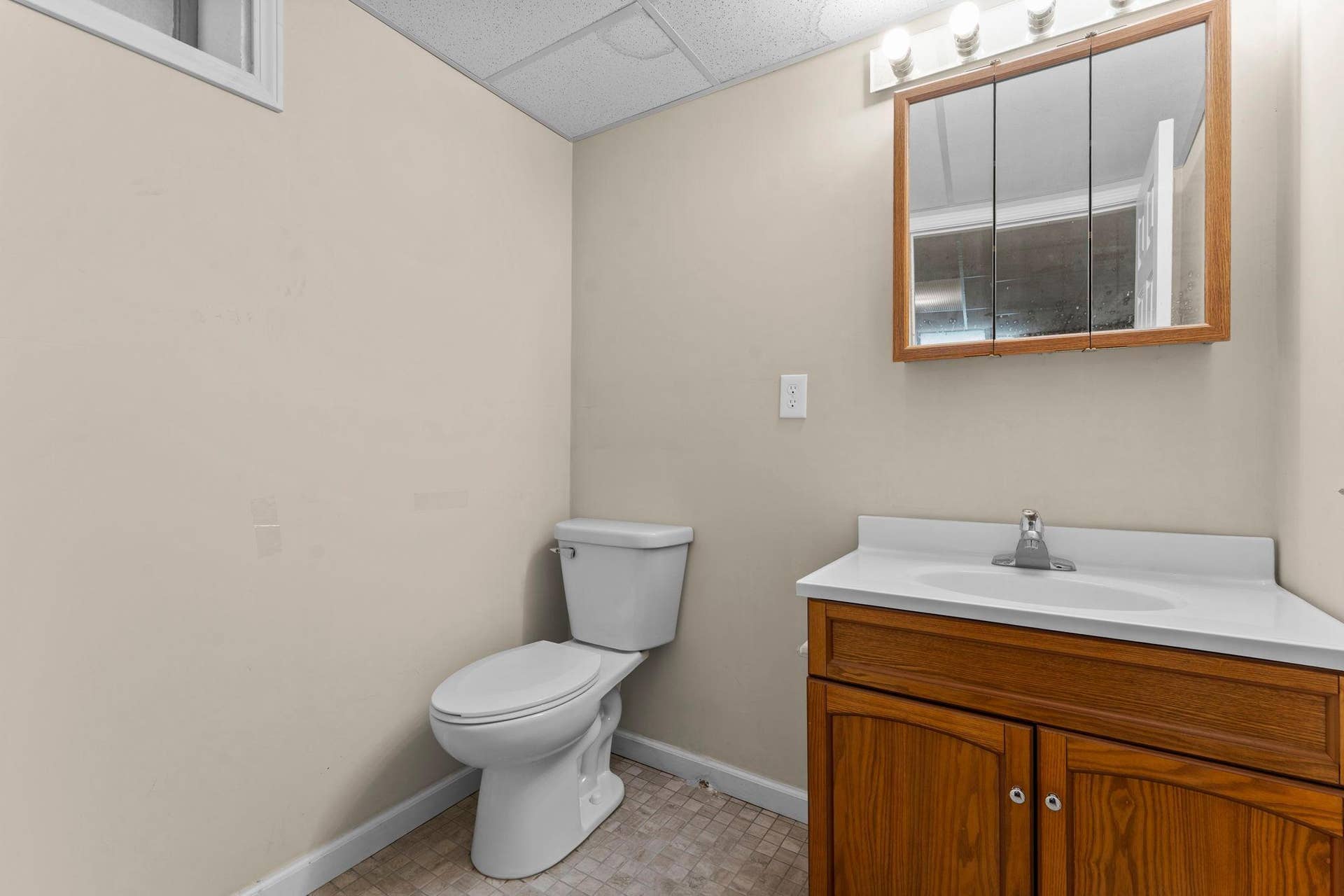 7001 Grimes Avenue N, Brooklyn Center, MN 55429 Lower Level Ensuite Half Bath