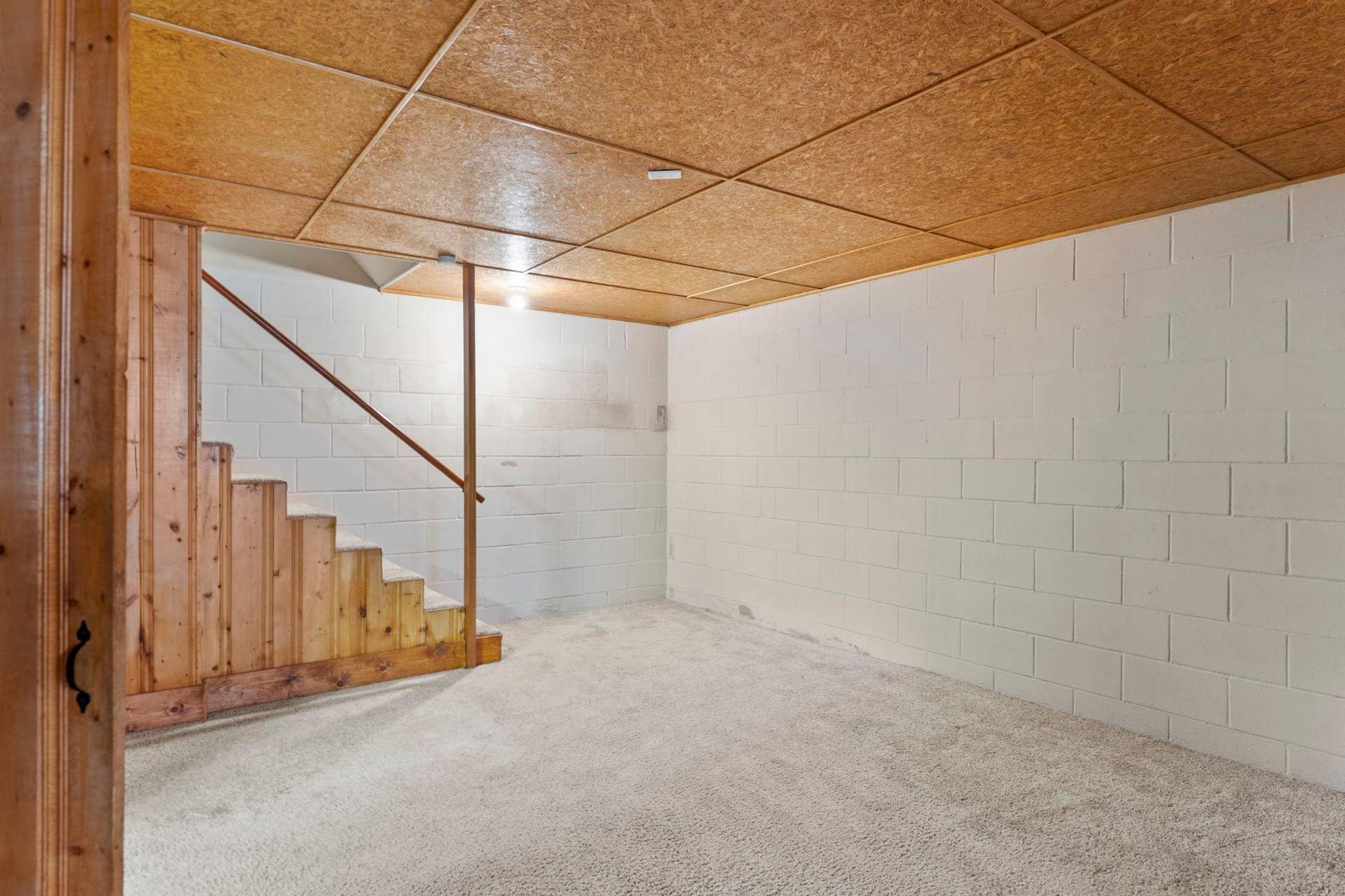 7001 Grimes Avenue N, Brooklyn Center, MN 55429 Flex Space Right As You Land Downstairs