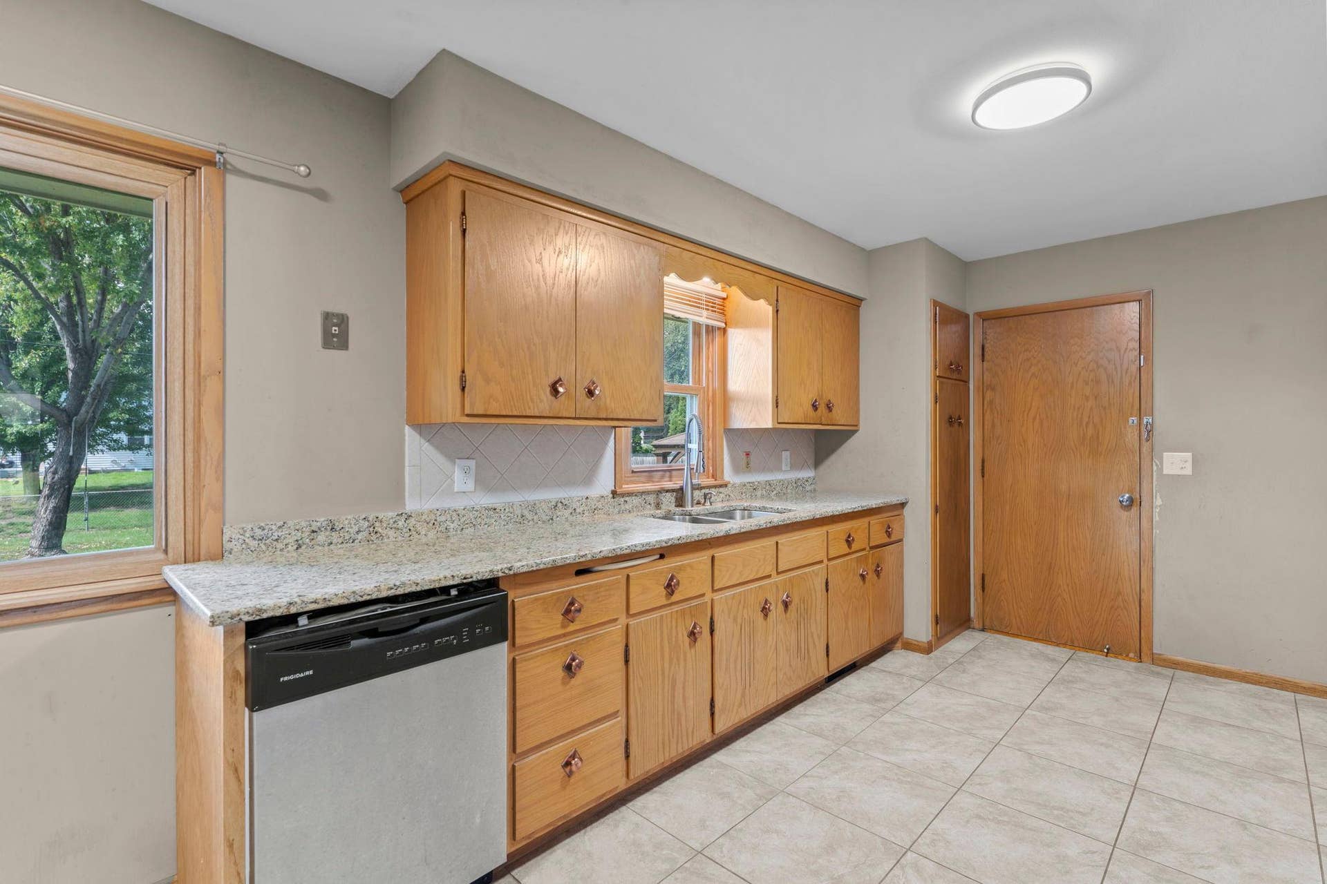 7001 Grimes Avenue N, Brooklyn Center, MN 55429 Clean Kitchen with Granite Countertops