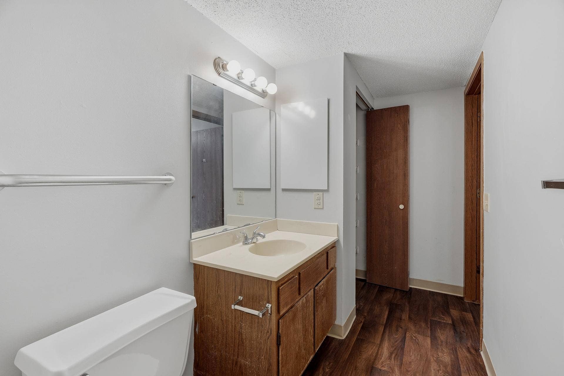 985 Ivy Avenue E, 98, Saint Paul, MN 55106 208 - 985 Ivy Ave E MLS-75.jpg