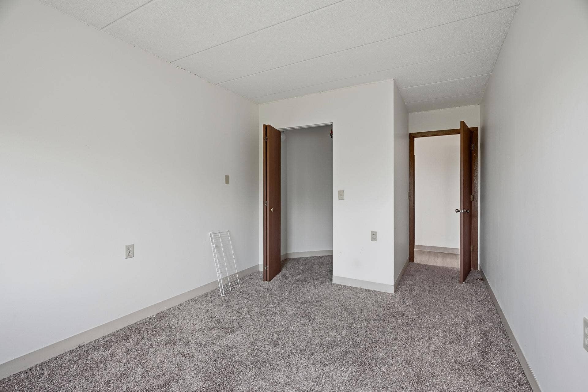 985 Ivy Avenue E, 98, Saint Paul, MN 55106 504 - 985 Ivy Ave E MLS-127.jpg