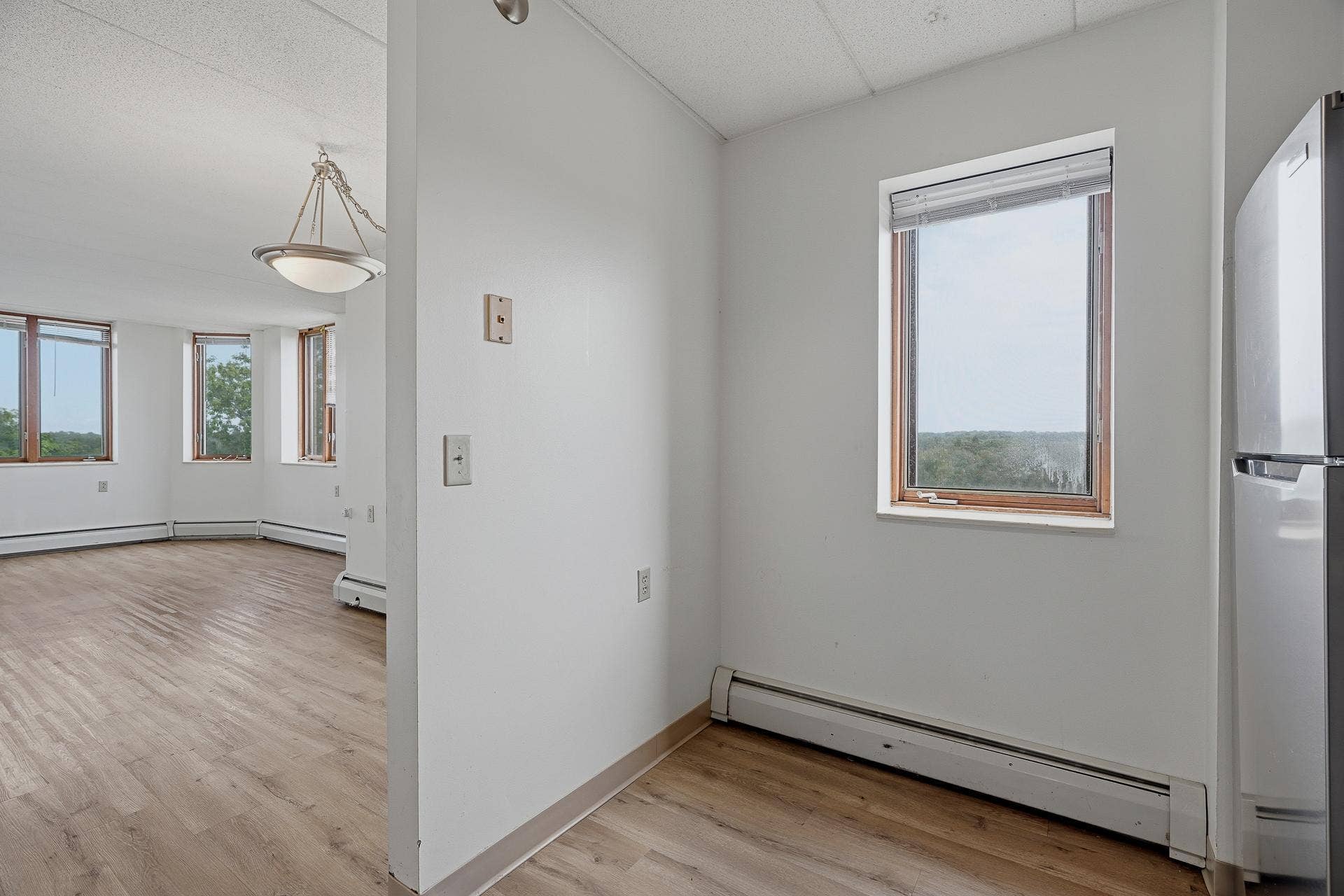 985 Ivy Avenue E, 98, Saint Paul, MN 55106 504 - 985 Ivy Ave E MLS-125.jpg