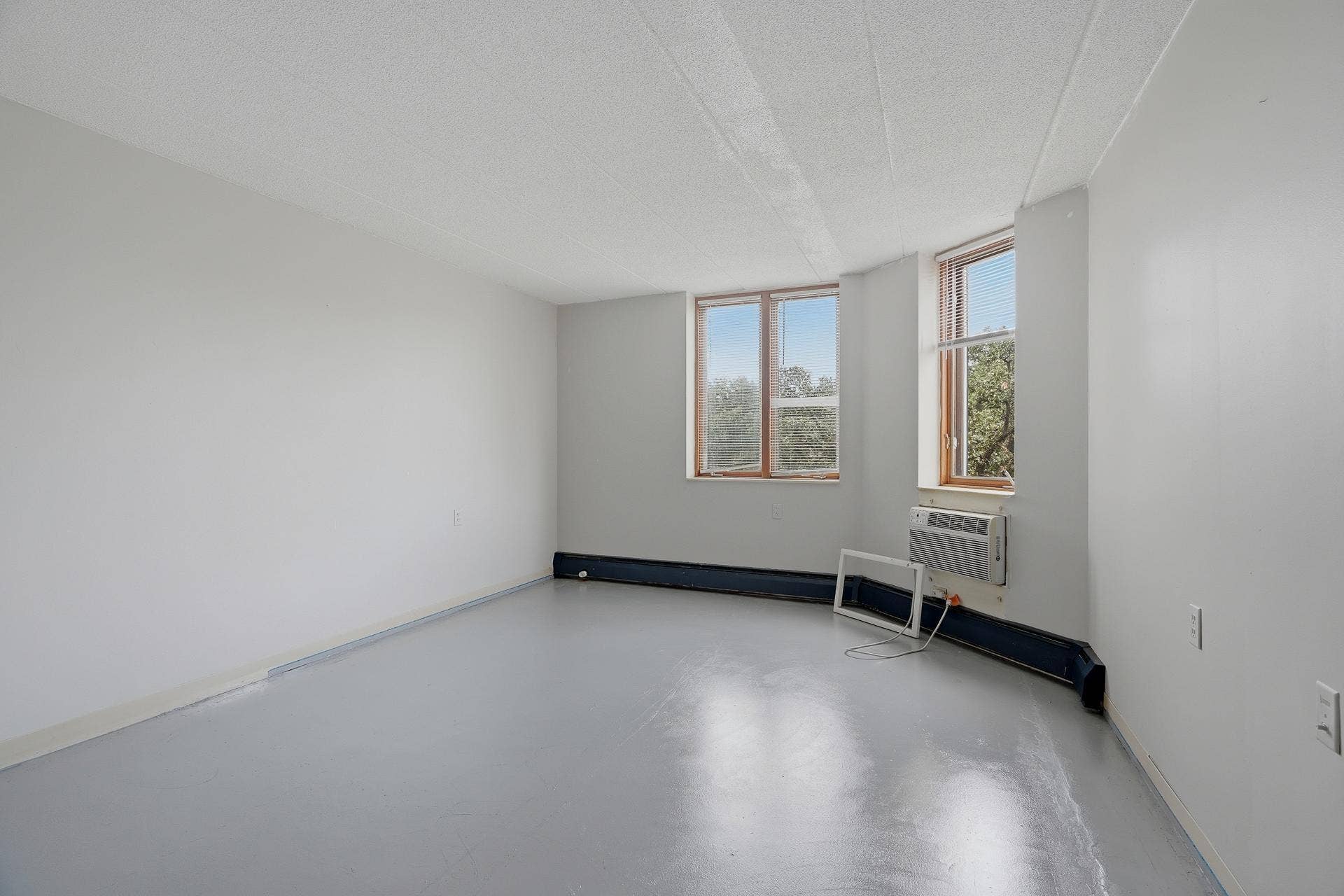 985 Ivy Avenue E, 98, Saint Paul, MN 55106 511 - 985 Ivy Ave E MLS-112.jpg