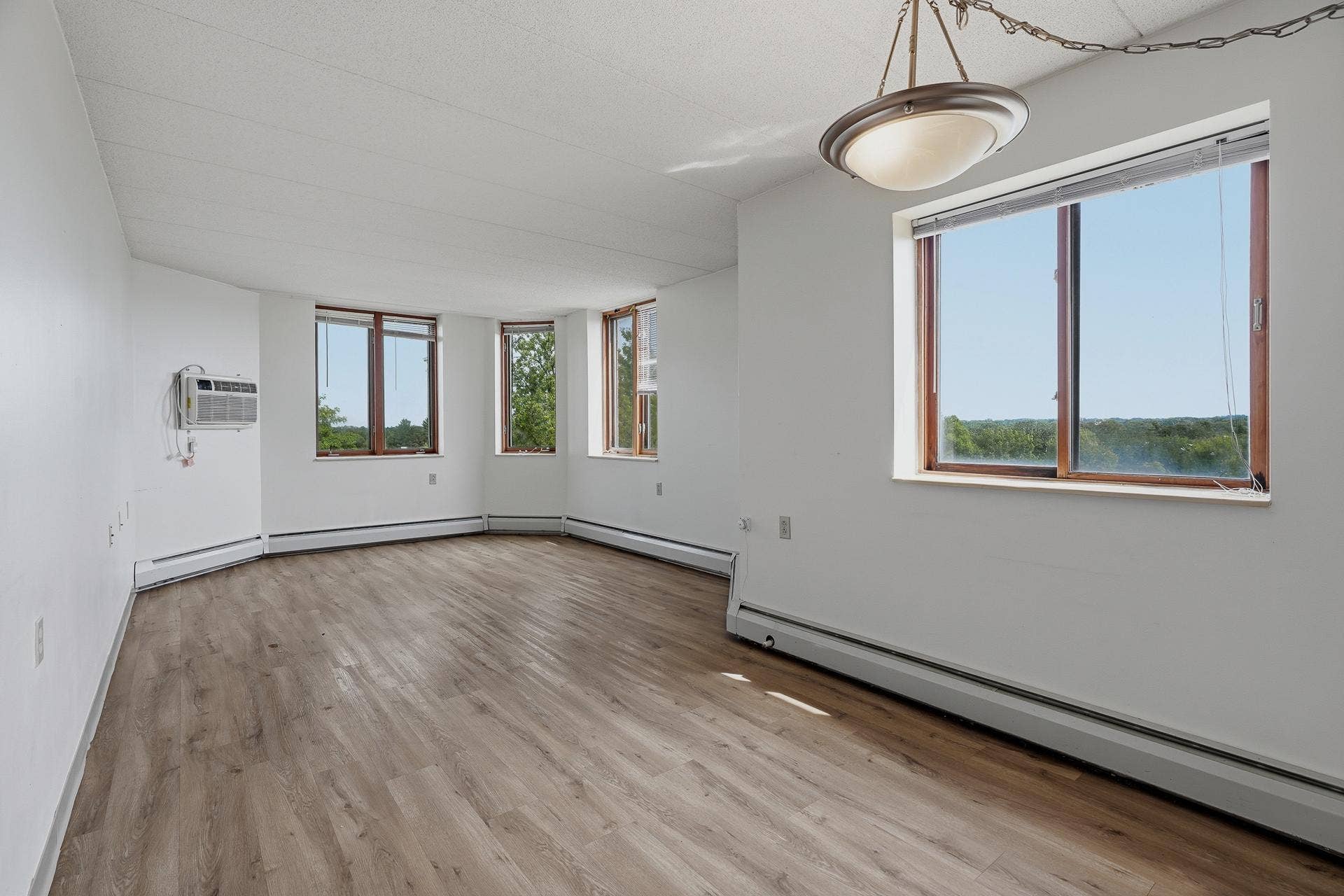 985 Ivy Avenue E, 98, Saint Paul, MN 55106 504 - 985 Ivy Ave E MLS-119.jpg