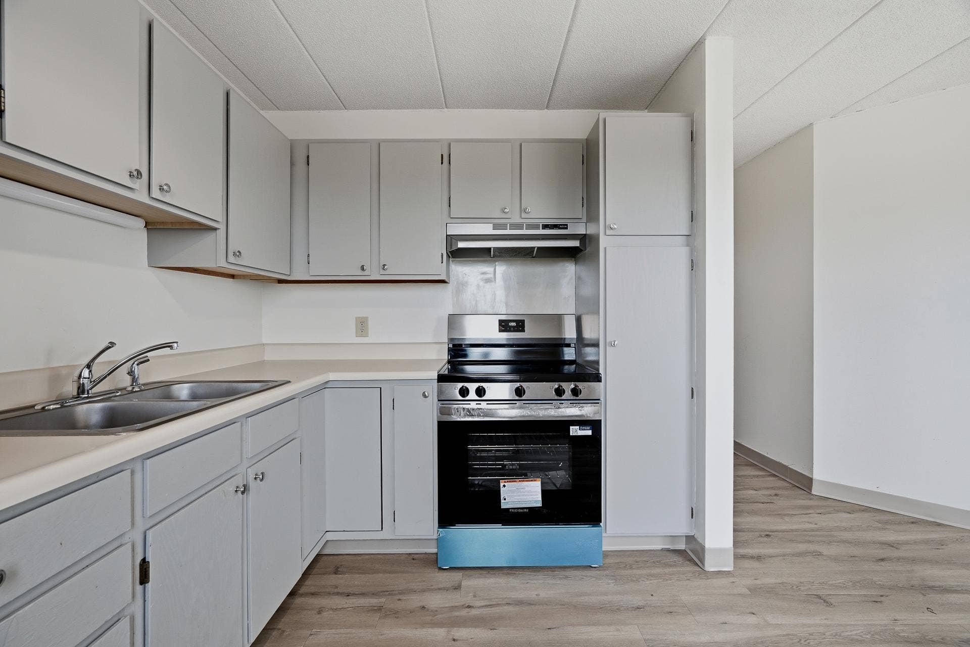 985 Ivy Avenue E, 98, Saint Paul, MN 55106 504 - 985 Ivy Ave E MLS-124.jpg