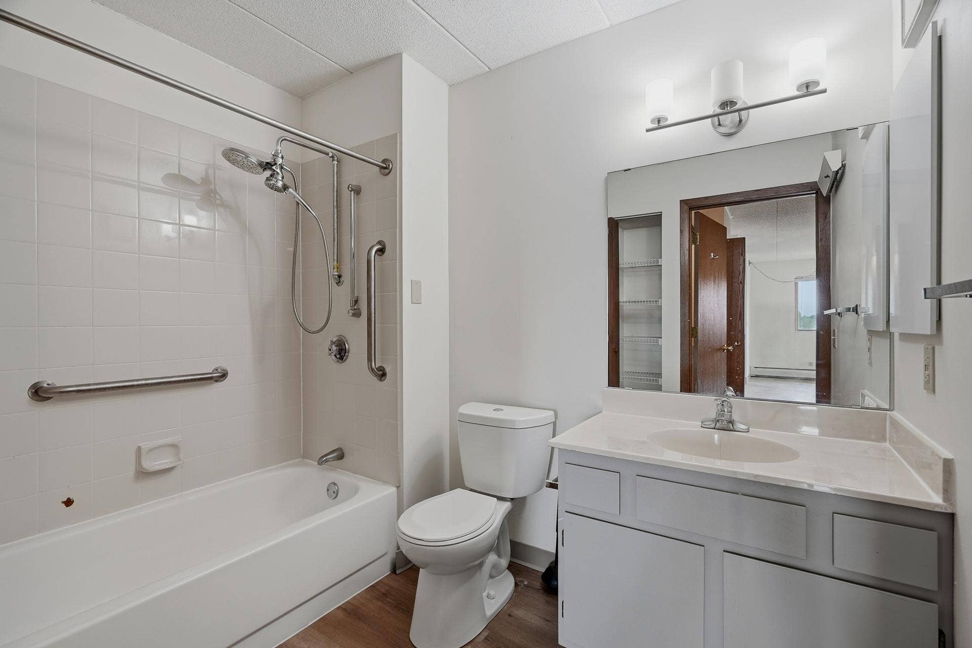 985 Ivy Avenue E, 98, Saint Paul, MN 55106 504 - 985 Ivy Ave E MLS-130.jpg