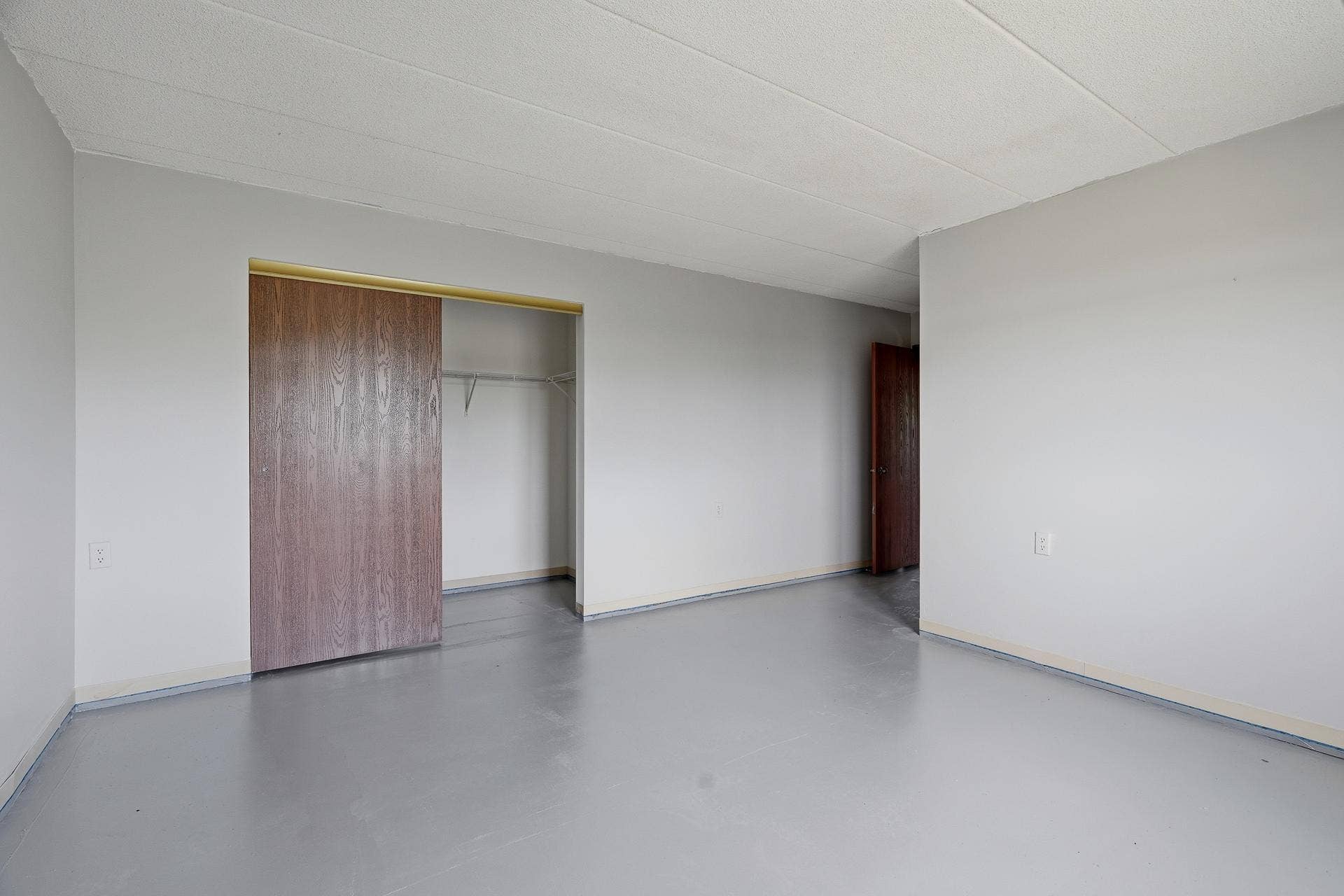 985 Ivy Avenue E, 98, Saint Paul, MN 55106 511 - 985 Ivy Ave E MLS-109.jpg