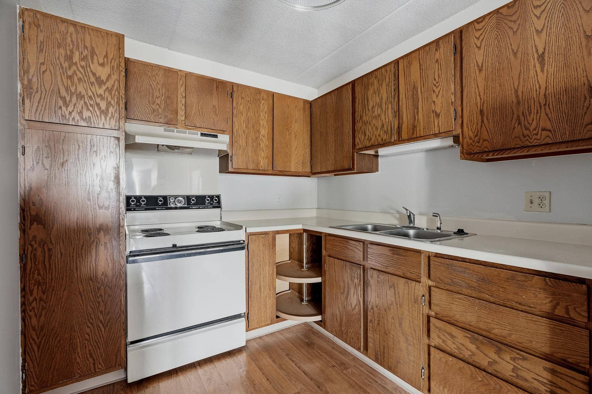 985 Ivy Avenue E, 98, Saint Paul, MN 55106 504 - 985 Ivy Ave E MLS-116.jpg