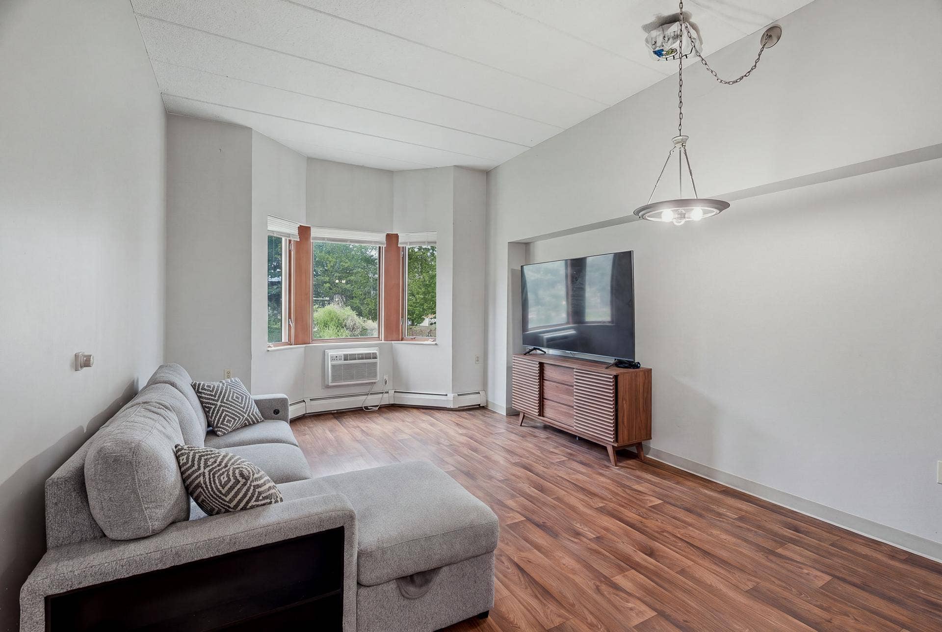 985 Ivy Avenue E, 98, Saint Paul, MN 55106 102 - 985 Ivy Ave E MLS-56.jpg