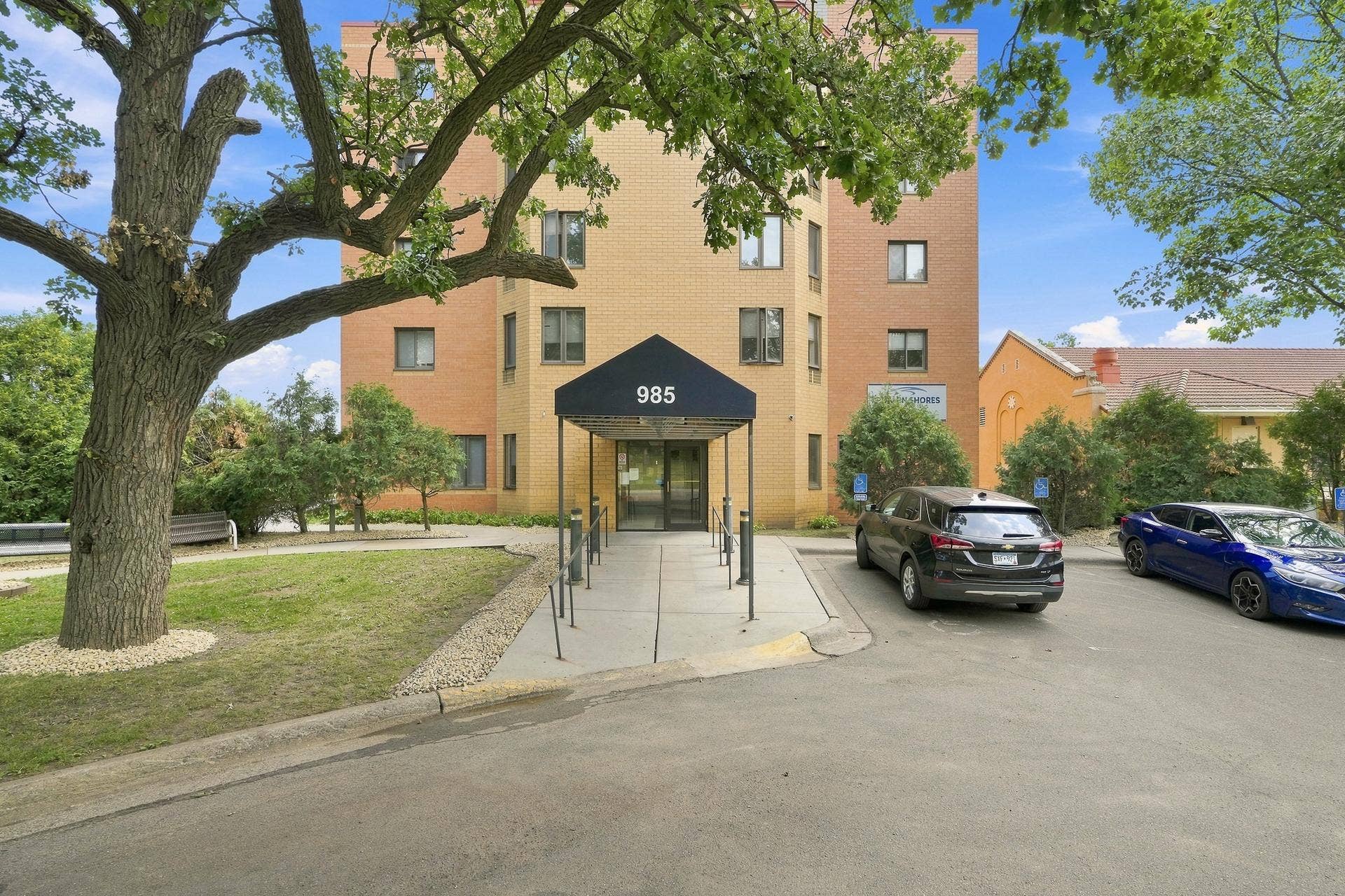 985 Ivy Avenue E, 98, Saint Paul, MN 55106 8 985 Ivy Ave E MLS-22.jpg