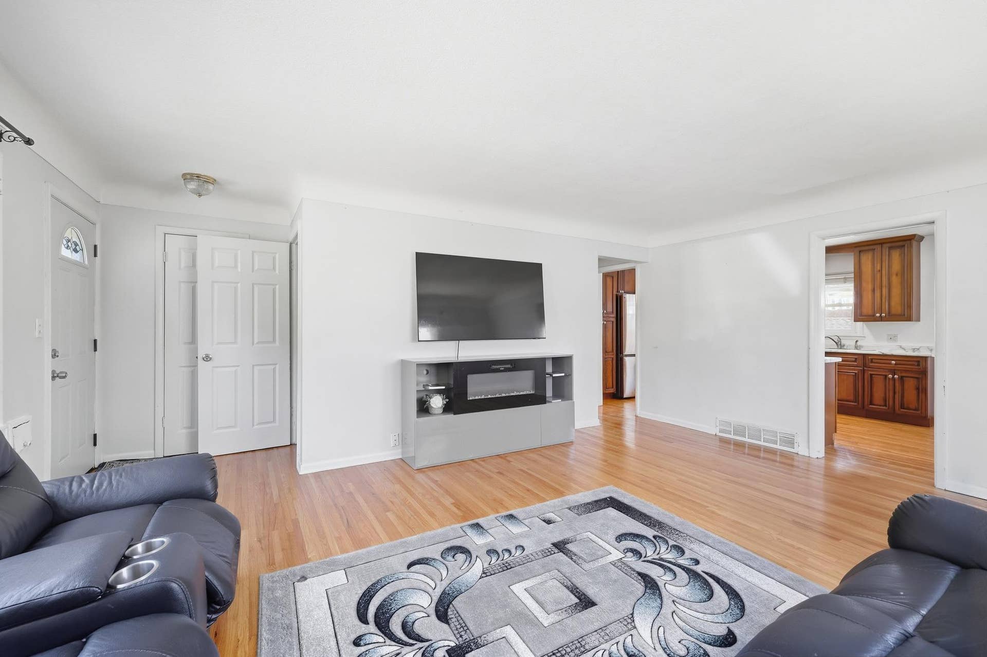 986 Blair Avenue, 102, Saint Paul, MN 55104 HT8A8693.jpg