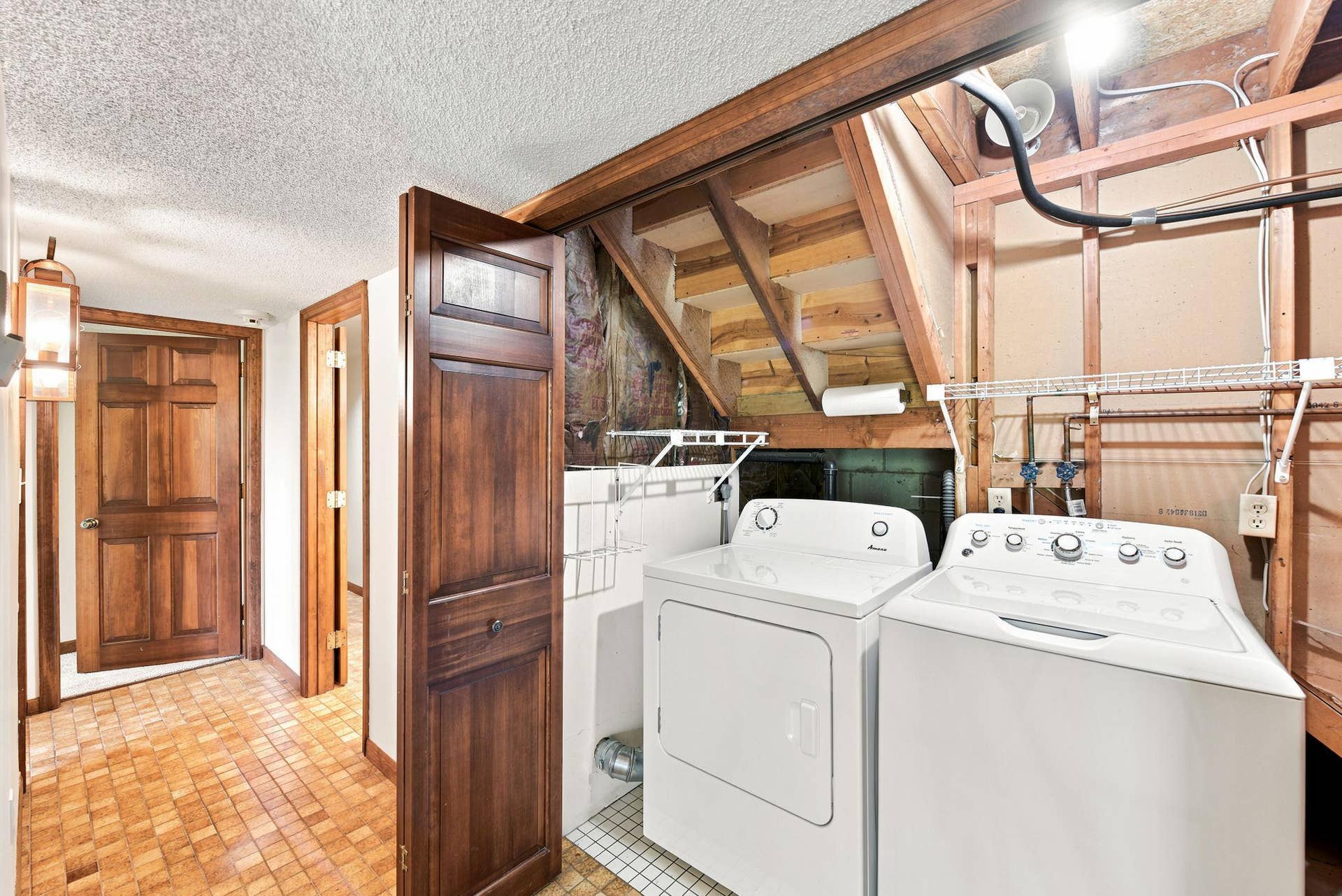 4254 Oakmede Lane, #87B, White Bear Lake, MN 55110 Newer Washer/Dryer & Hook Up Plumbing space for Laundry tub!