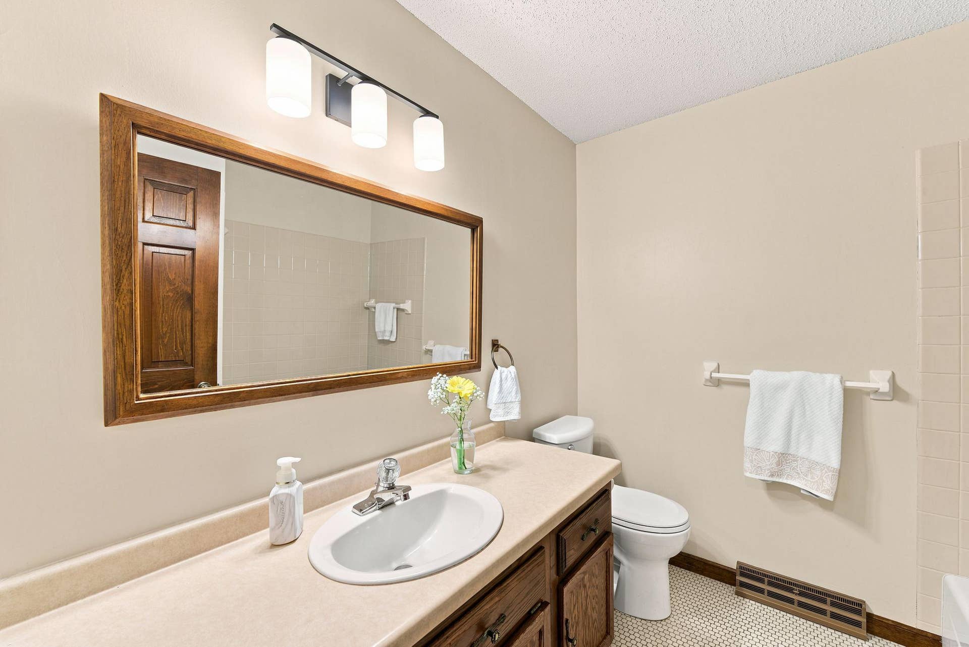 4254 Oakmede Lane, #87B, White Bear Lake, MN 55110 Large Vanity, New Toilet and Lighting & Neutral Tile Flooring