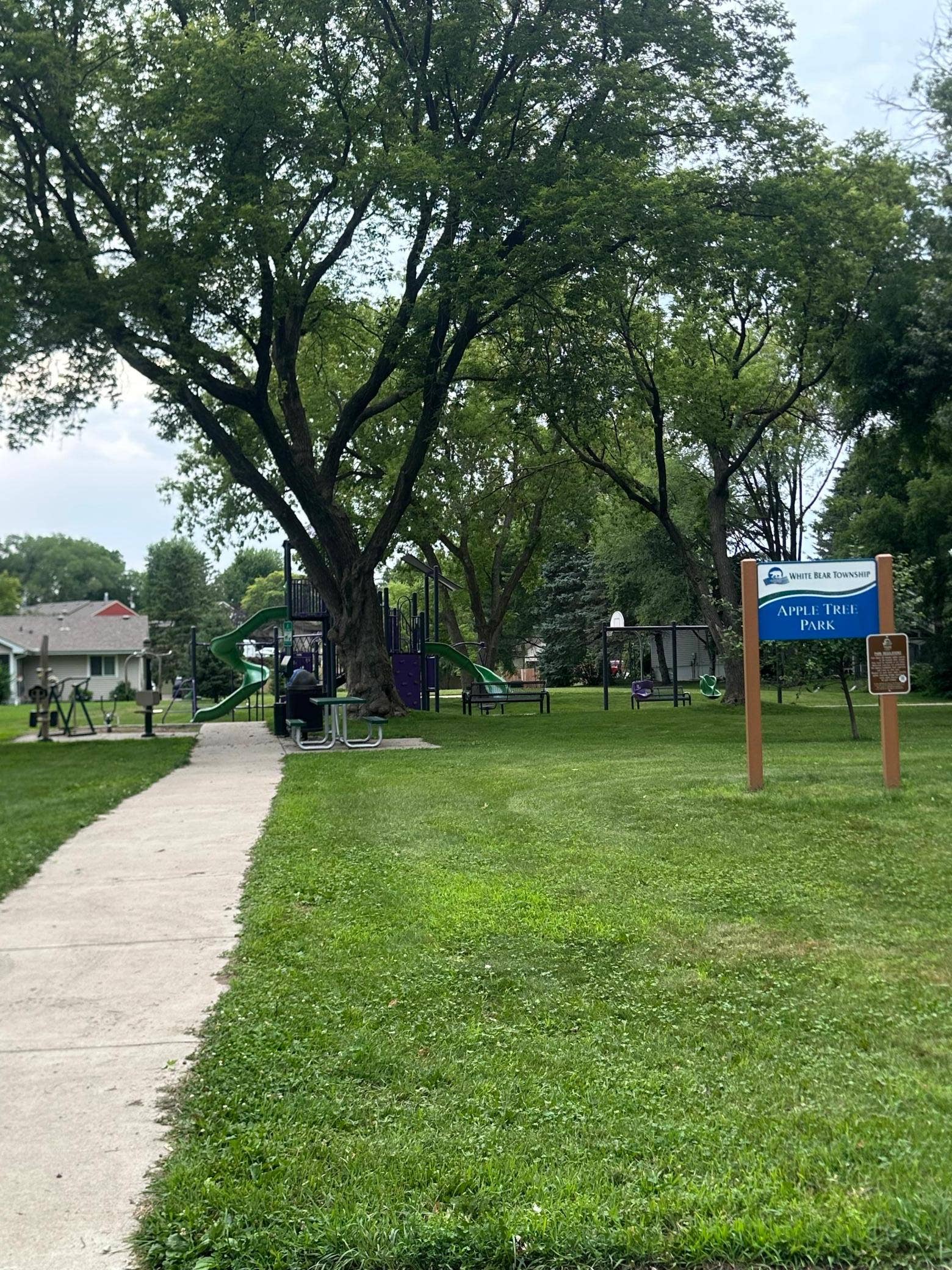 4254 Oakmede Lane, #87B, White Bear Lake, MN 55110 Walk to Apple Tree Park With Large Play Structure, Swings and Fitness circuit! Fun for Everyone!