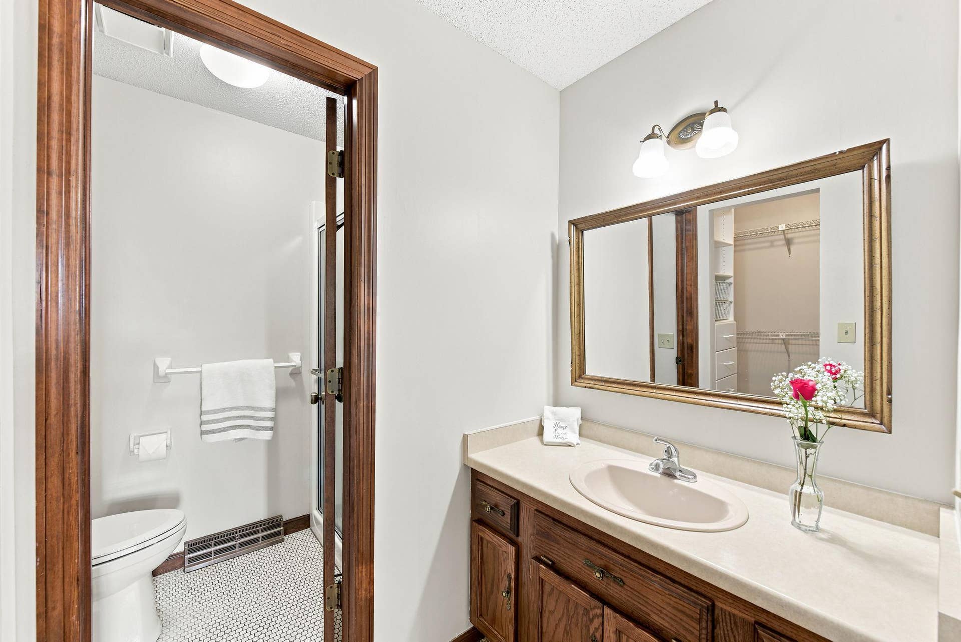 4254 Oakmede Lane, #87B, White Bear Lake, MN 55110 Private Primary Ensuite with shower and seperate dressing vanity