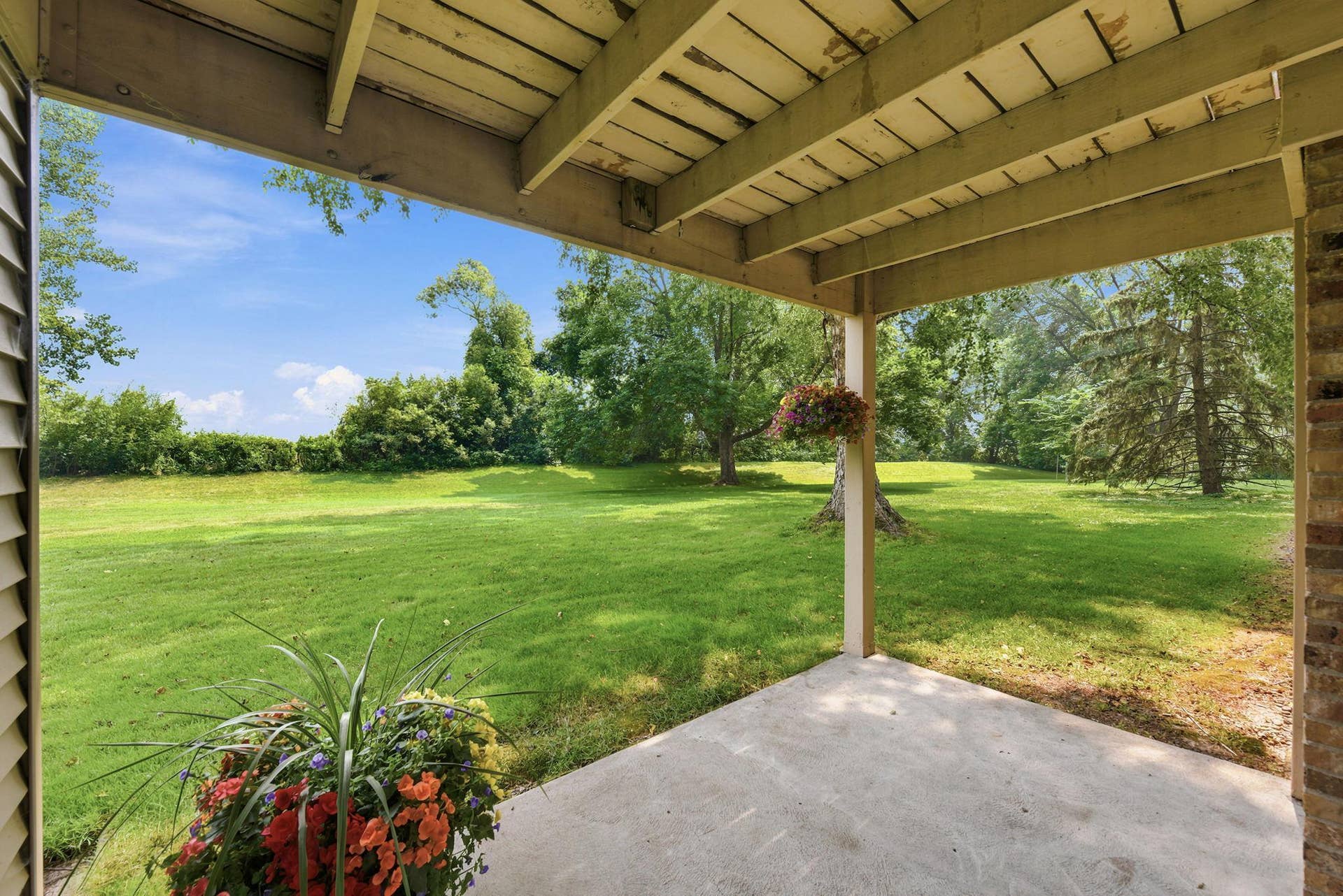4254 Oakmede Lane, #87B, White Bear Lake, MN 55110 Walk Out to your Covered Patio and Backyard!