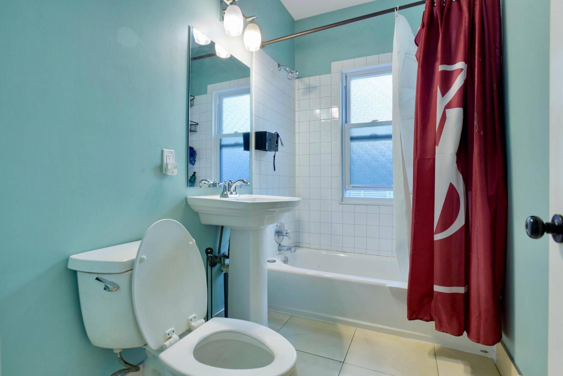 3905 Elliot Avenue, 3, Minneapolis, MN 55407 Main Floor Full Bath 2