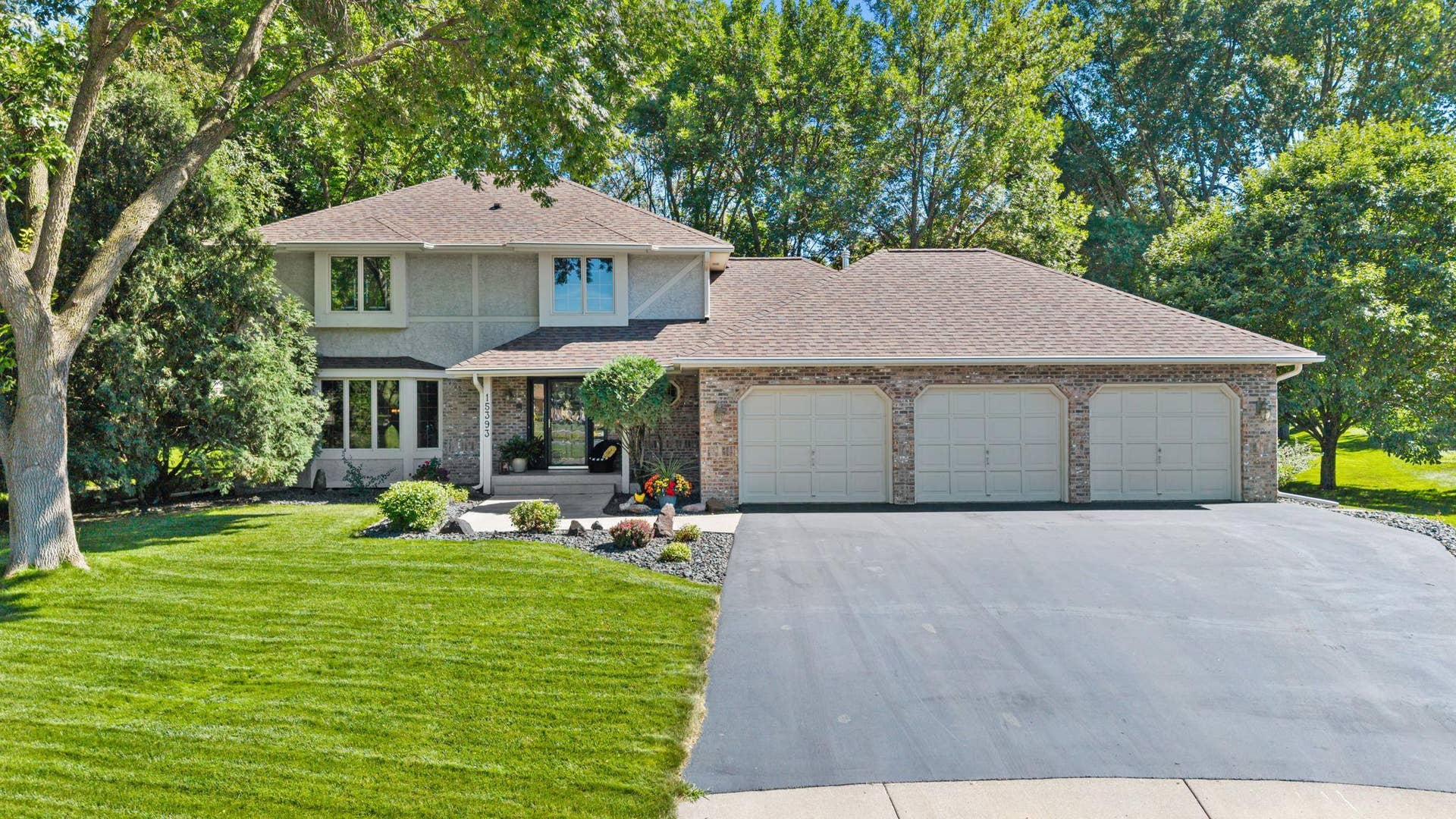 15393 Shadow Creek Road, Maple Grove, MN 55311 Finished three-car garage with a durable Polyurea floor coating!