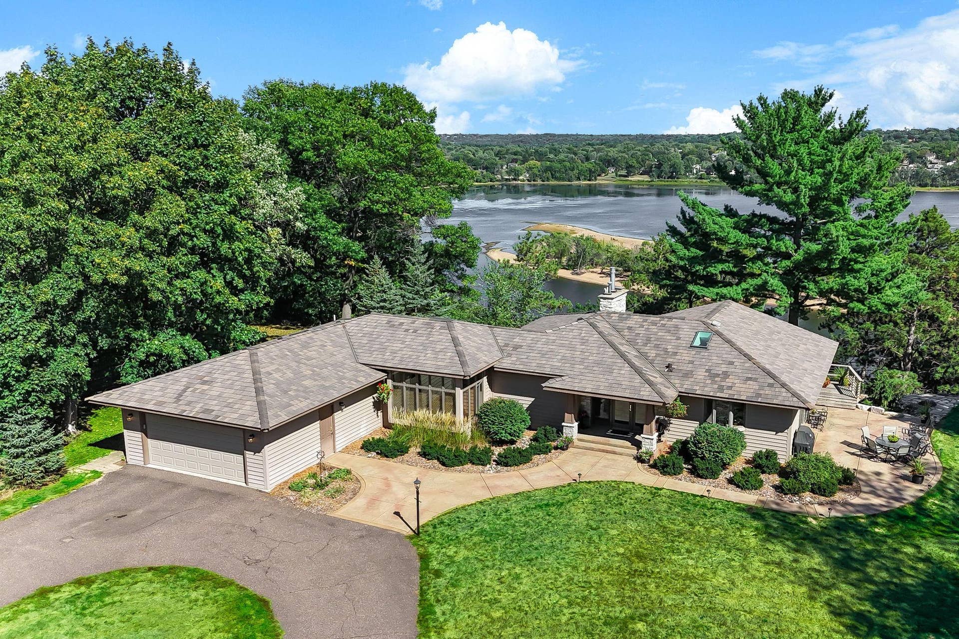 80-web-or-mls-1963-Quant-Ave-N-Aerial-03.jpg