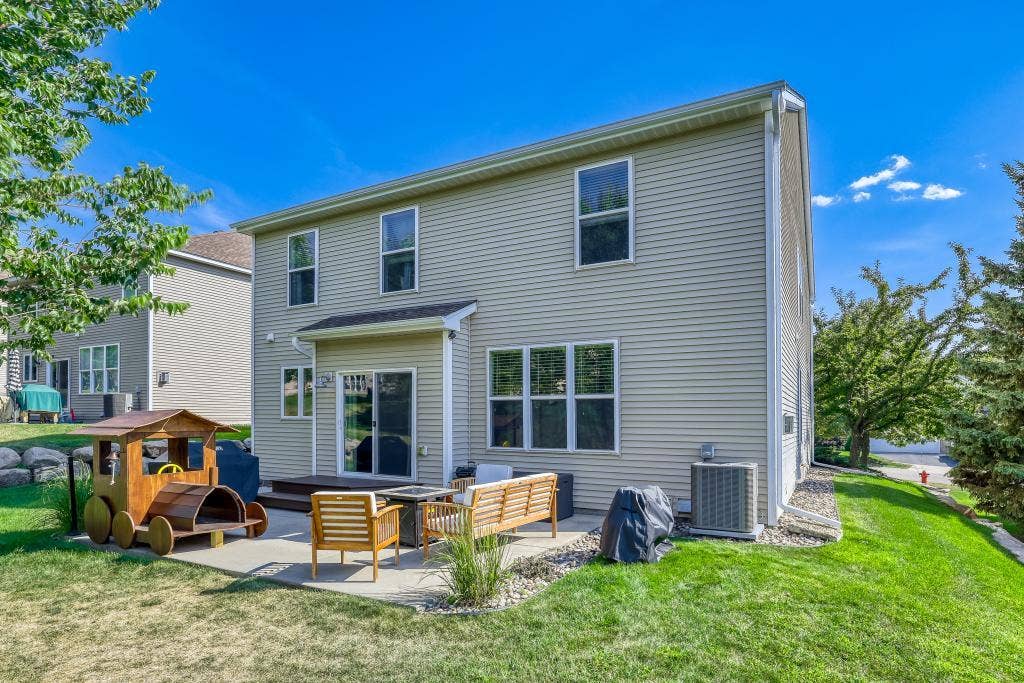 2321 Woodcrest Drive, Woodbury, MN 55129 2321 Woodcrest Drive, Woodbury, MN 55129