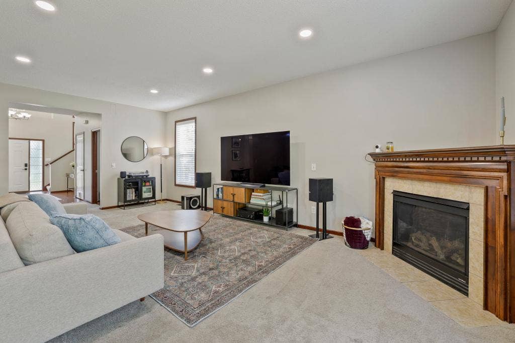 2321 Woodcrest Drive, Woodbury, MN 55129 2321 Woodcrest Drive, Woodbury, MN 55129