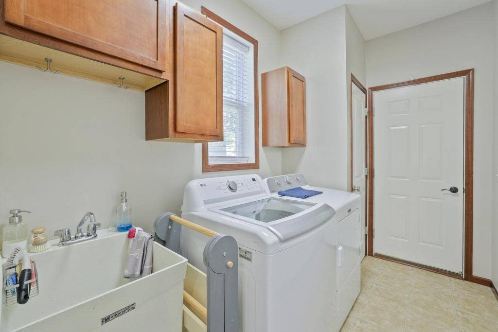 2321 Woodcrest Drive, Woodbury, MN 55129 2321 Woodcrest Drive, Woodbury, MN 55129