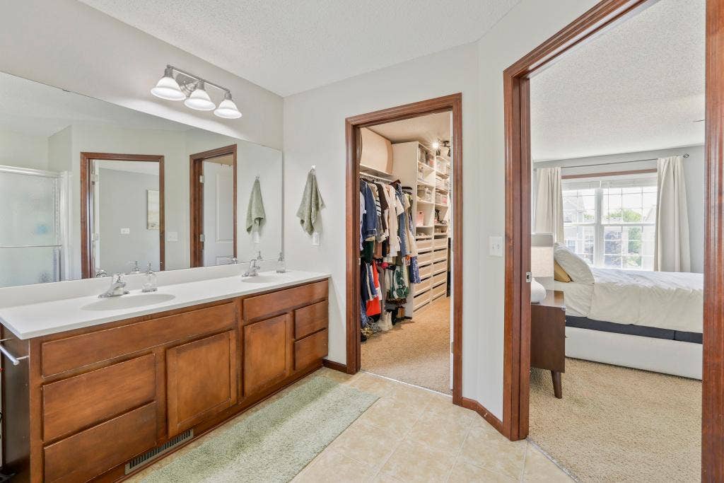 2321 Woodcrest Drive, Woodbury, MN 55129 2321 Woodcrest Drive, Woodbury, MN 55129