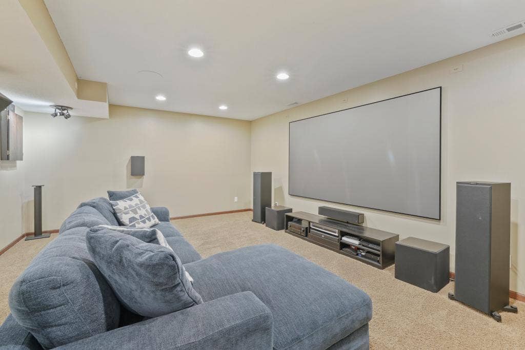 2321 Woodcrest Drive, Woodbury, MN 55129 2321 Woodcrest Drive, Woodbury, MN 55129