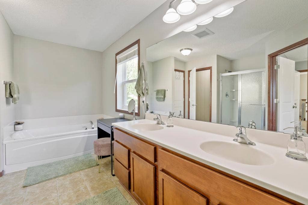 2321 Woodcrest Drive, Woodbury, MN 55129 2321 Woodcrest Drive, Woodbury, MN 55129