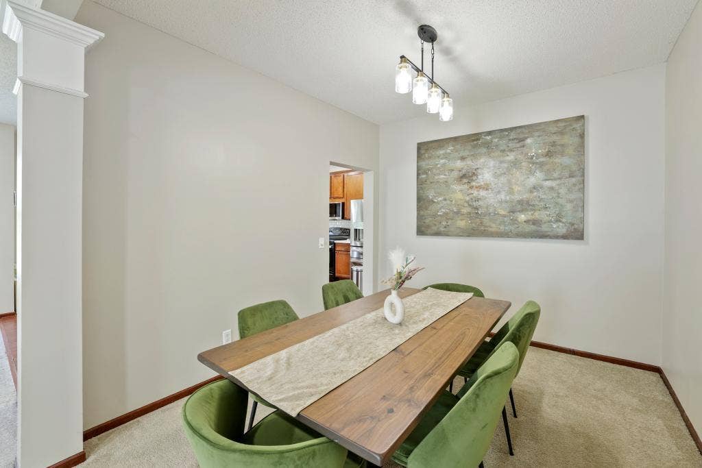 2321 Woodcrest Drive, Woodbury, MN 55129 2321 Woodcrest Drive, Woodbury, MN 55129