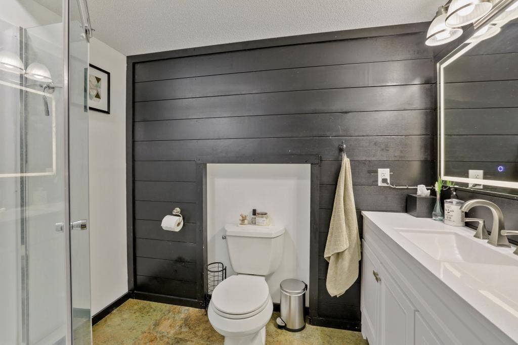 2321 Woodcrest Drive, Woodbury, MN 55129 2321 Woodcrest Drive, Woodbury, MN 55129