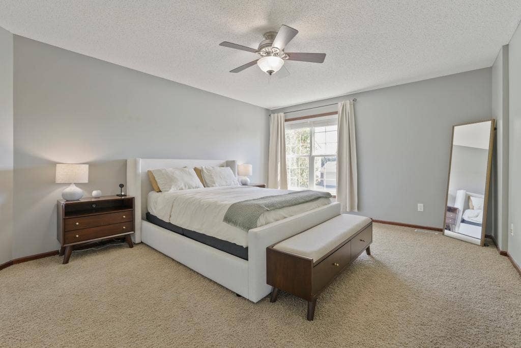 2321 Woodcrest Drive, Woodbury, MN 55129 2321 Woodcrest Drive, Woodbury, MN 55129