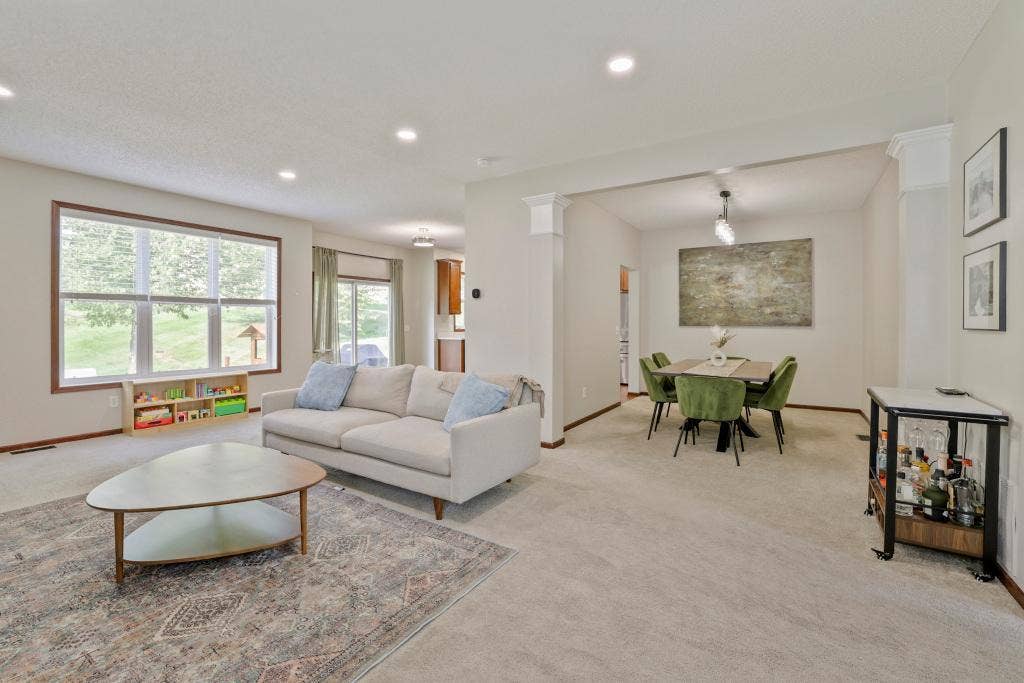 2321 Woodcrest Drive, Woodbury, MN 55129 2321 Woodcrest Drive, Woodbury, MN 55129