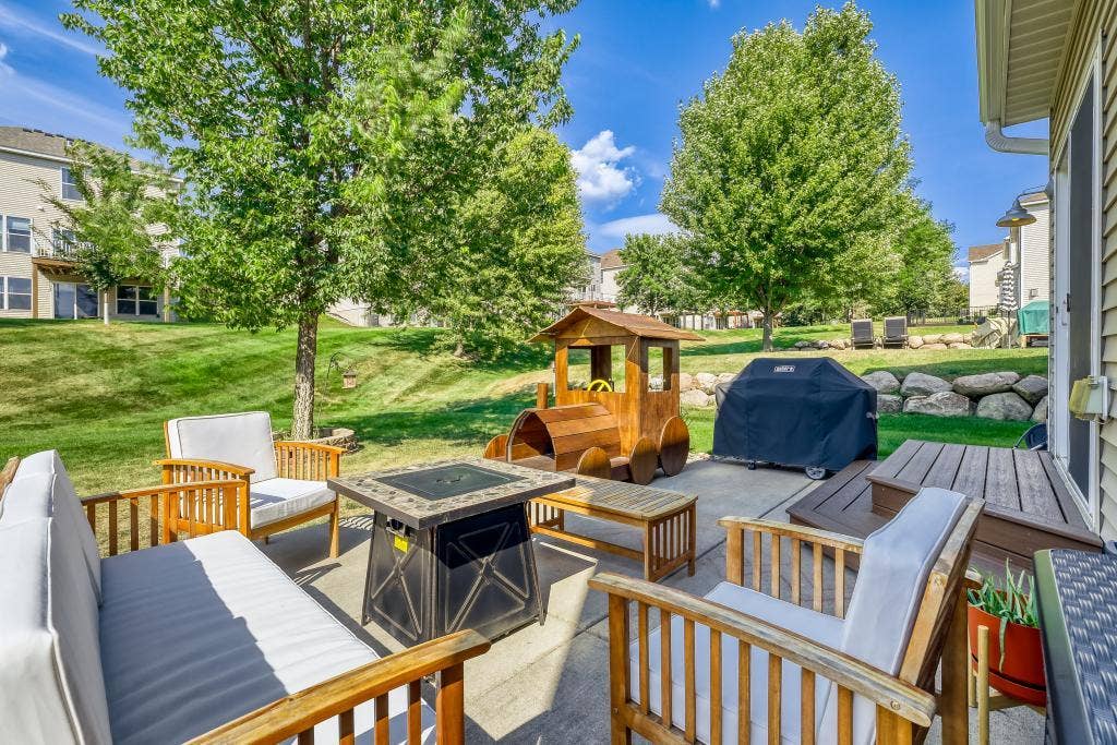2321 Woodcrest Drive, Woodbury, MN 55129 2321 Woodcrest Drive, Woodbury, MN 55129