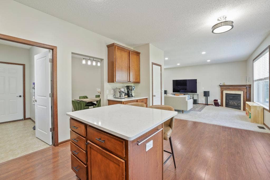 2321 Woodcrest Drive, Woodbury, MN 55129 2321 Woodcrest Drive, Woodbury, MN 55129