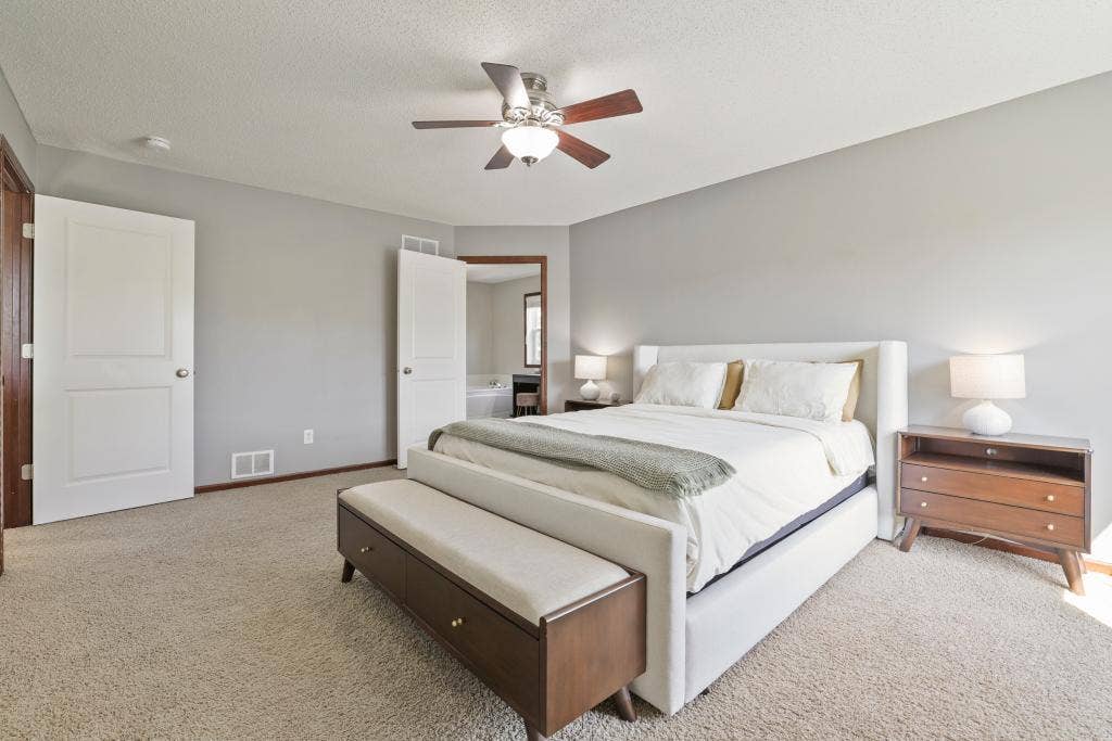 2321 Woodcrest Drive, Woodbury, MN 55129 2321 Woodcrest Drive, Woodbury, MN 55129
