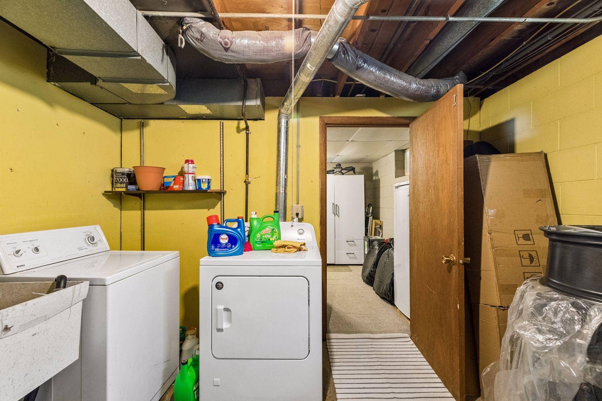 Laundry - 2226 Beech Street E