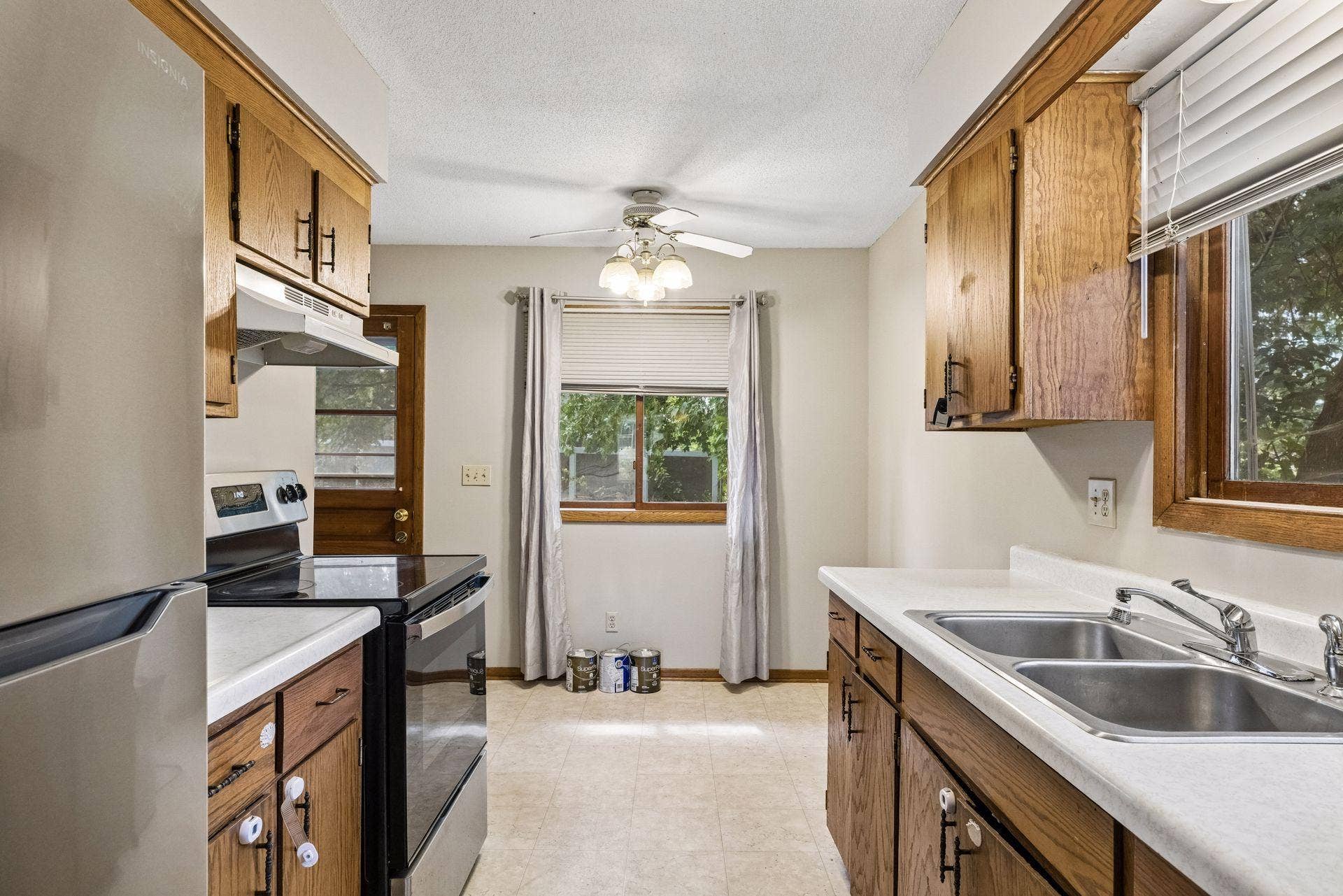 Kitchen - 2222 Beech Street E
