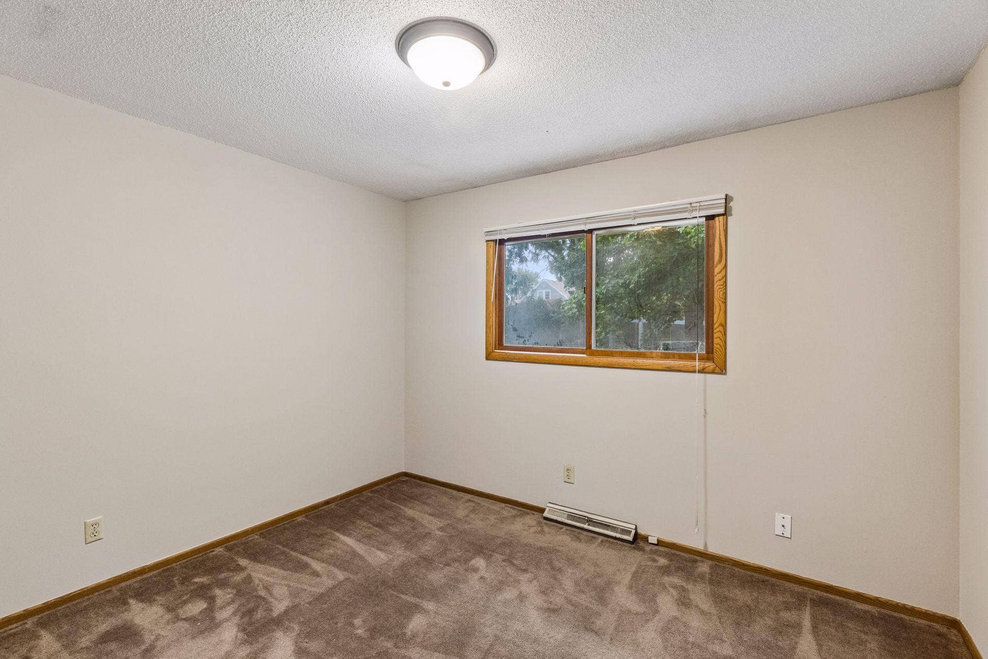 Bedroom - 2222 Beech Street E