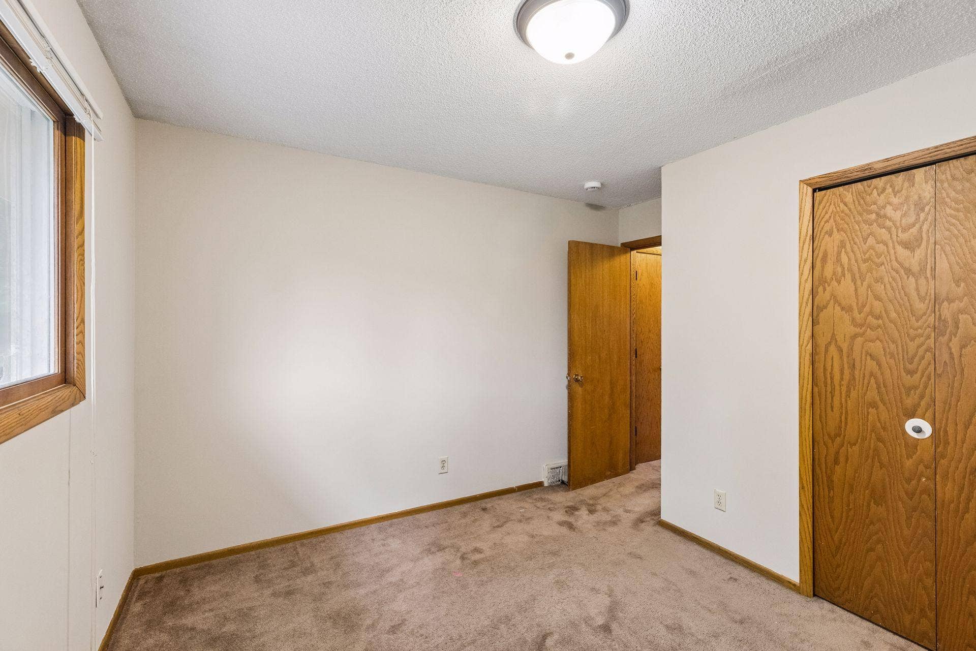 Bedroom - 2222 Beech Street E