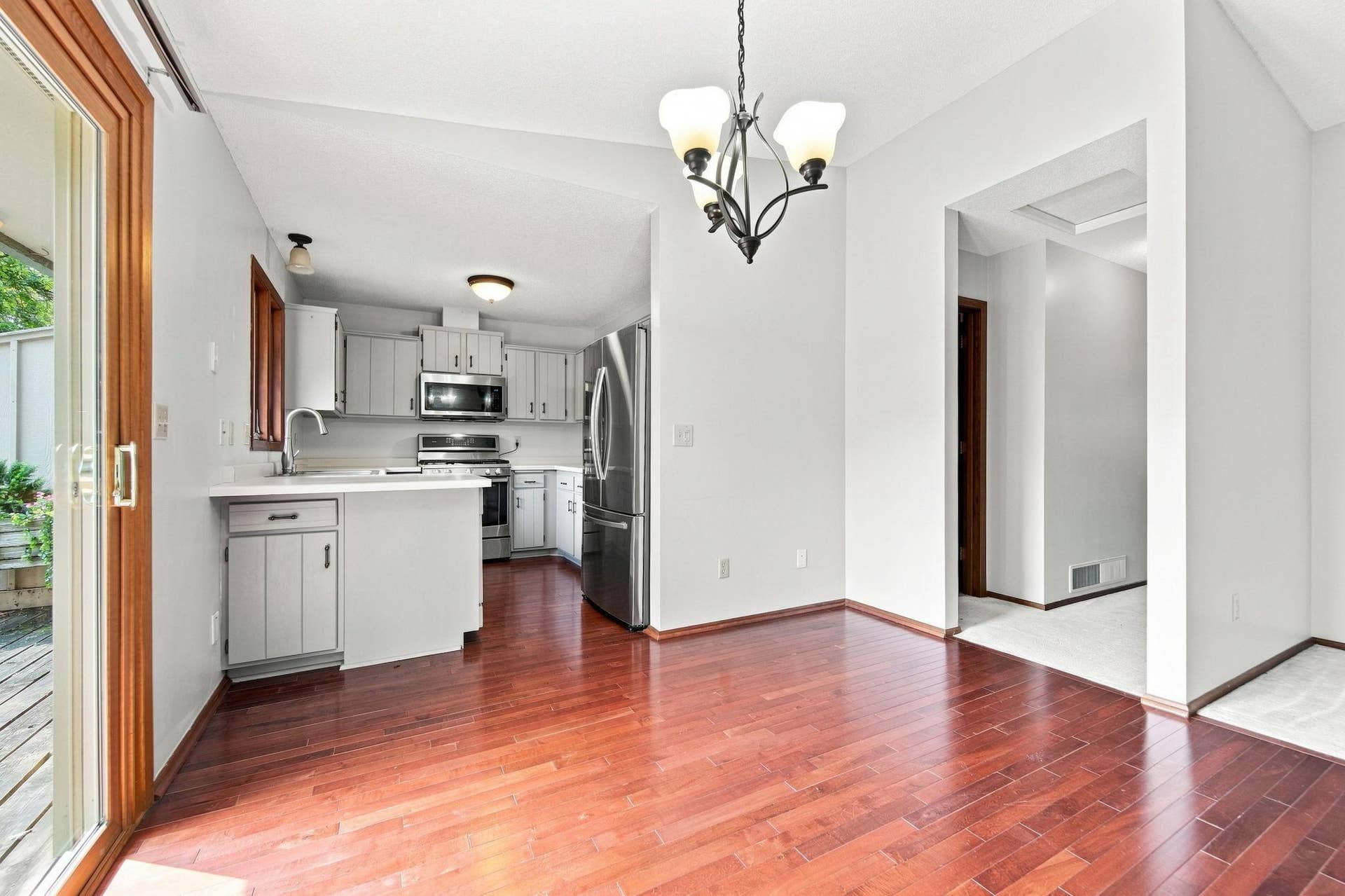 7232 Woodstock Drive, Bloomington, MN 55438 7232 Woodstock Drive, Bloomington, MN 55438