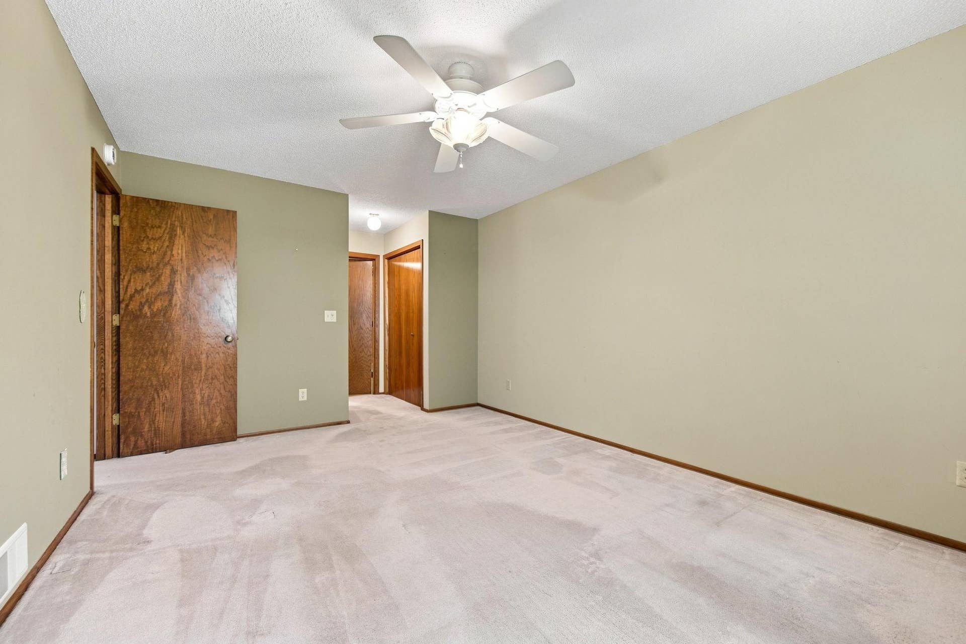 7232 Woodstock Drive, Bloomington, MN 55438 7232 Woodstock Drive, Bloomington, MN 55438