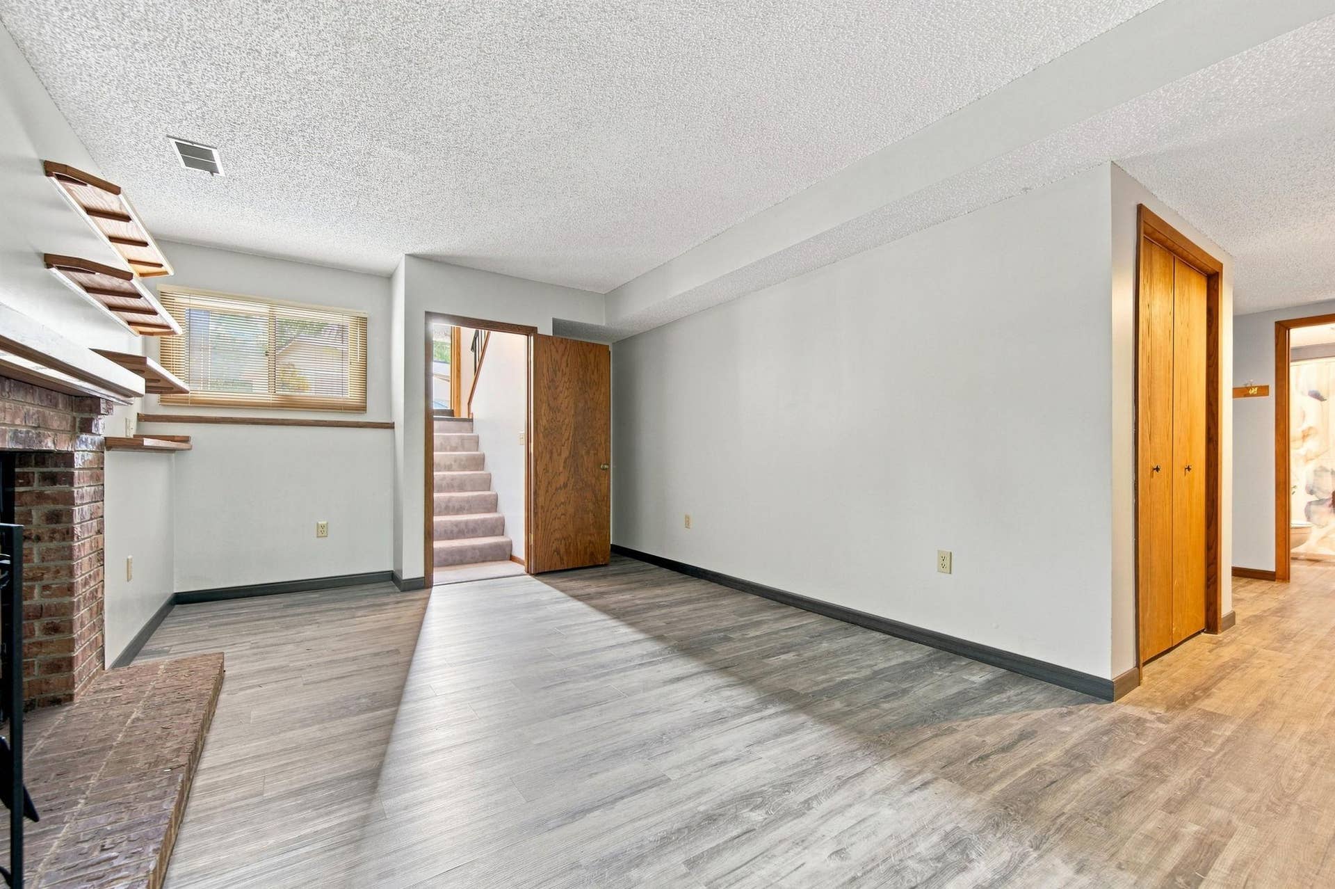 7232 Woodstock Drive, Bloomington, MN 55438 7232 Woodstock Drive, Bloomington, MN 55438