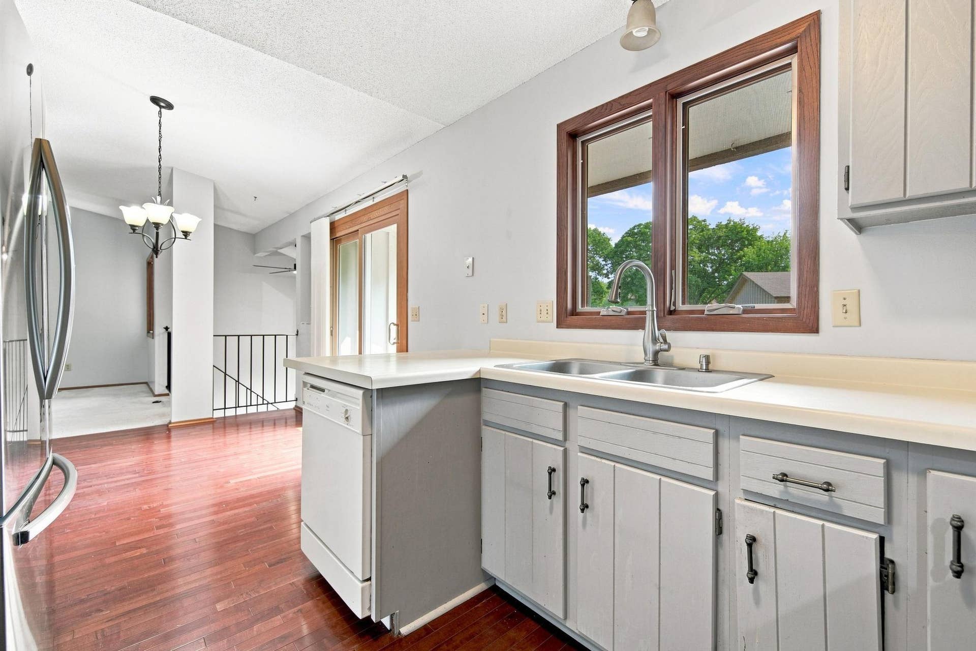 7232 Woodstock Drive, Bloomington, MN 55438 7232 Woodstock Drive, Bloomington, MN 55438