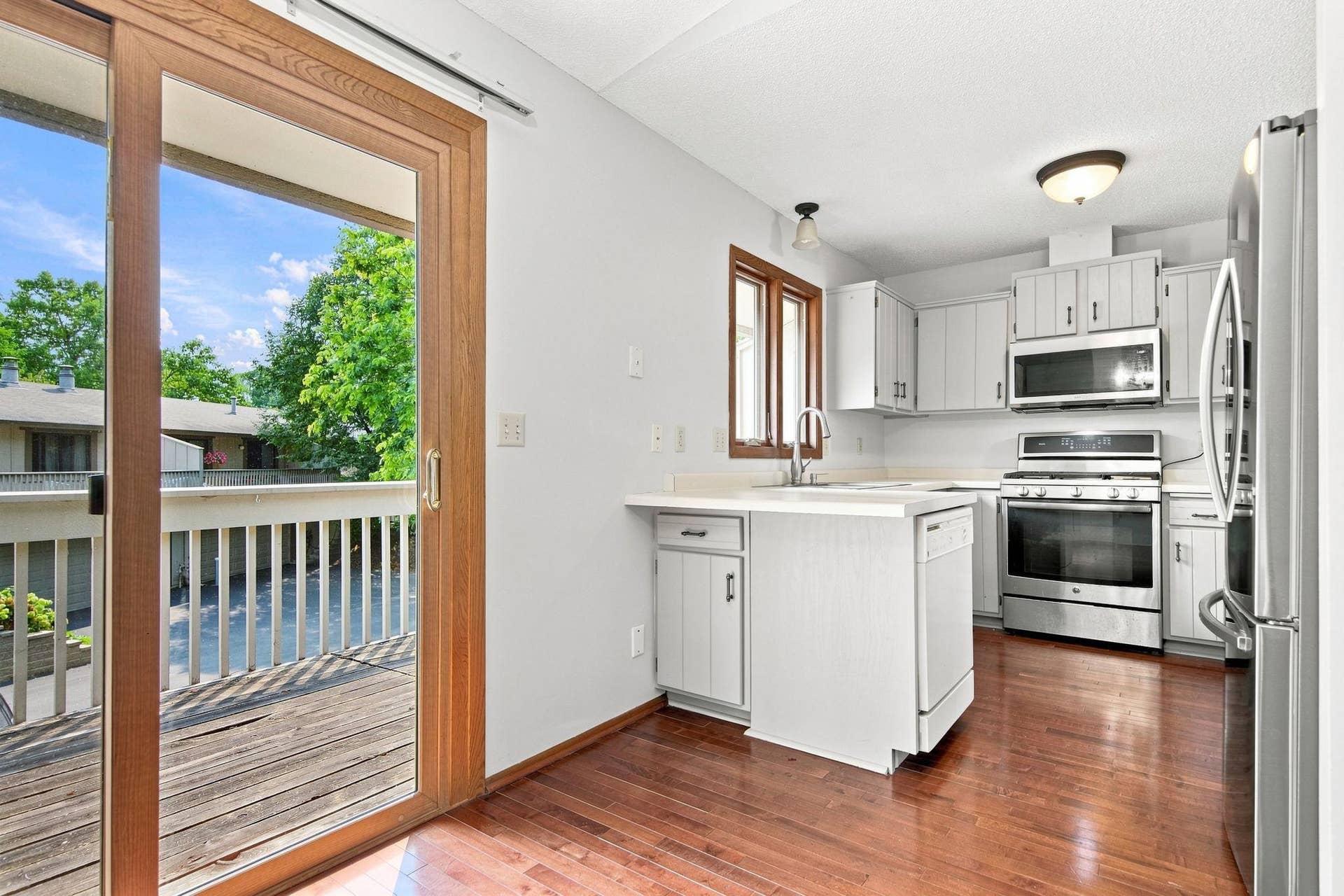 7232 Woodstock Drive, Bloomington, MN 55438 7232 Woodstock Drive, Bloomington, MN 55438