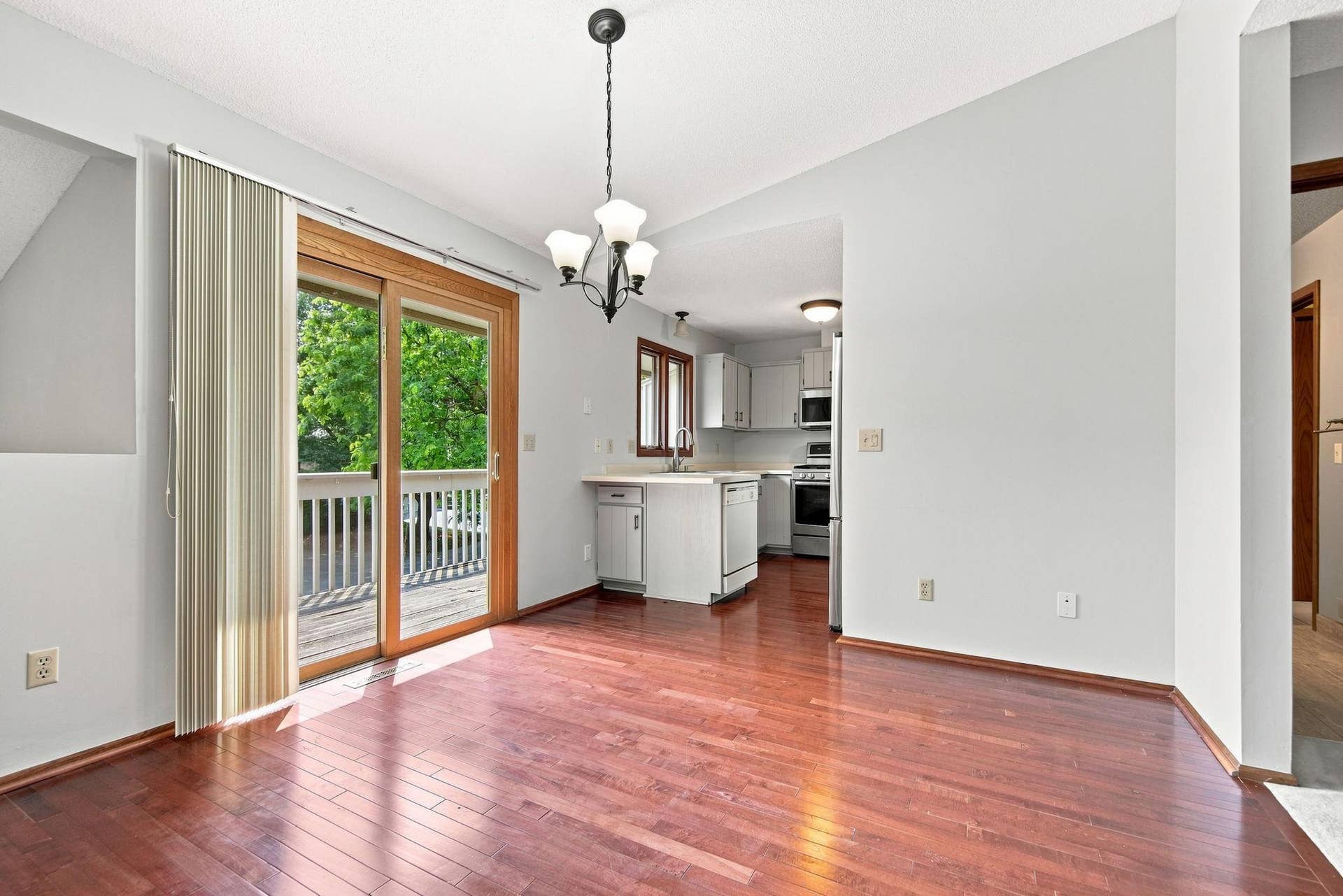 7232 Woodstock Drive, Bloomington, MN 55438 7232 Woodstock Drive, Bloomington, MN 55438