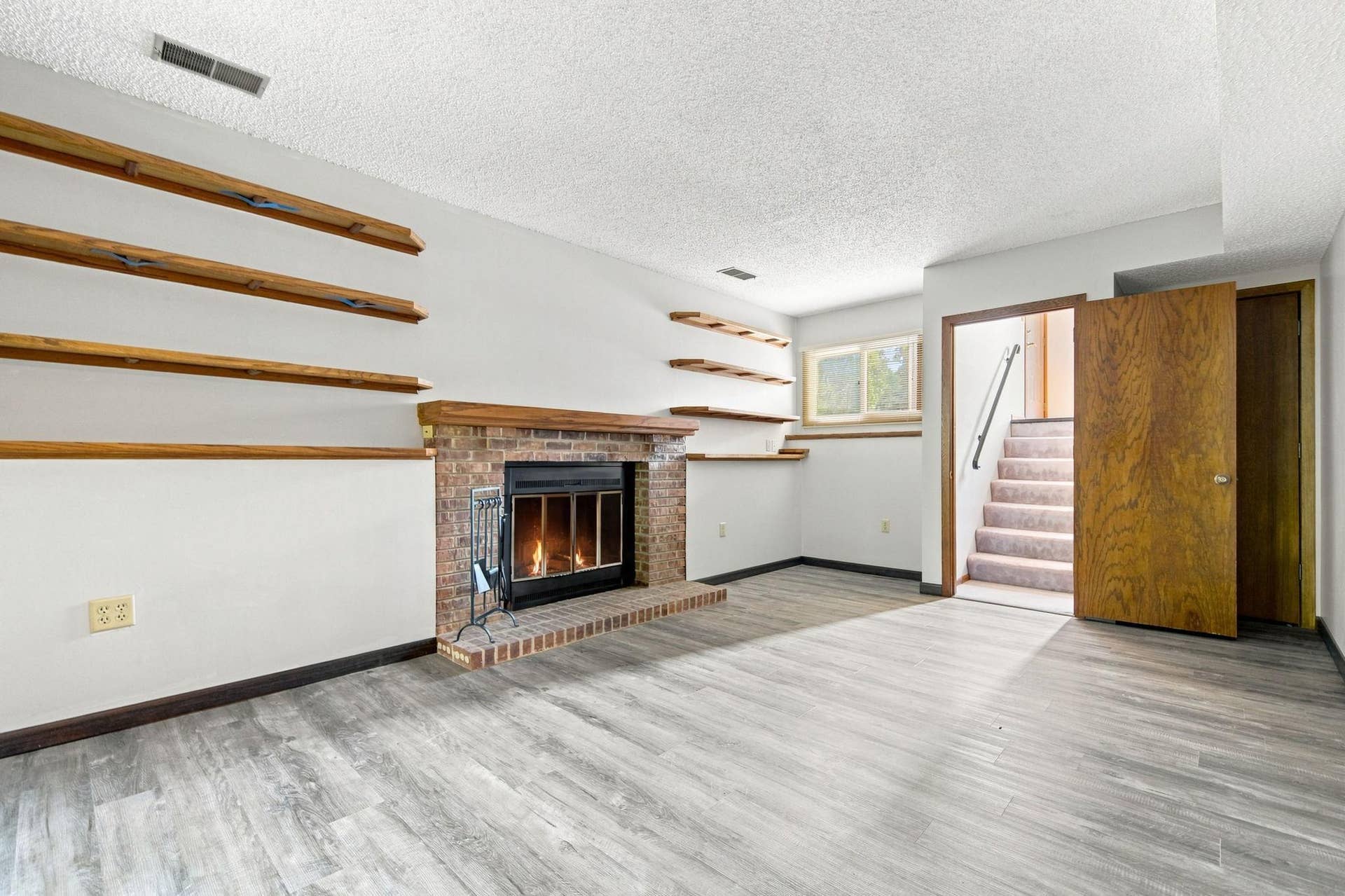 7232 Woodstock Drive, Bloomington, MN 55438 7232 Woodstock Drive, Bloomington, MN 55438