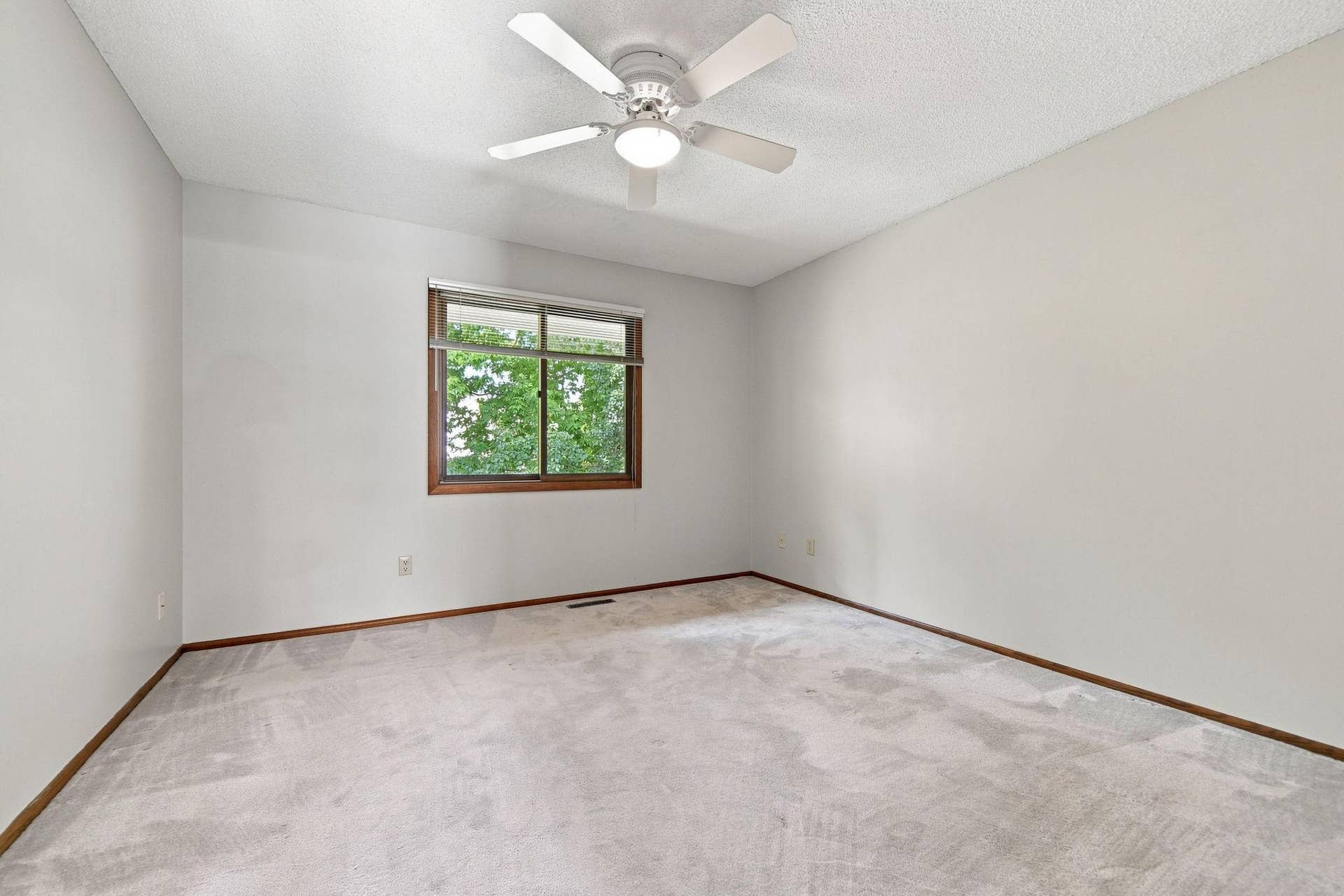 7232 Woodstock Drive, Bloomington, MN 55438 7232 Woodstock Drive, Bloomington, MN 55438