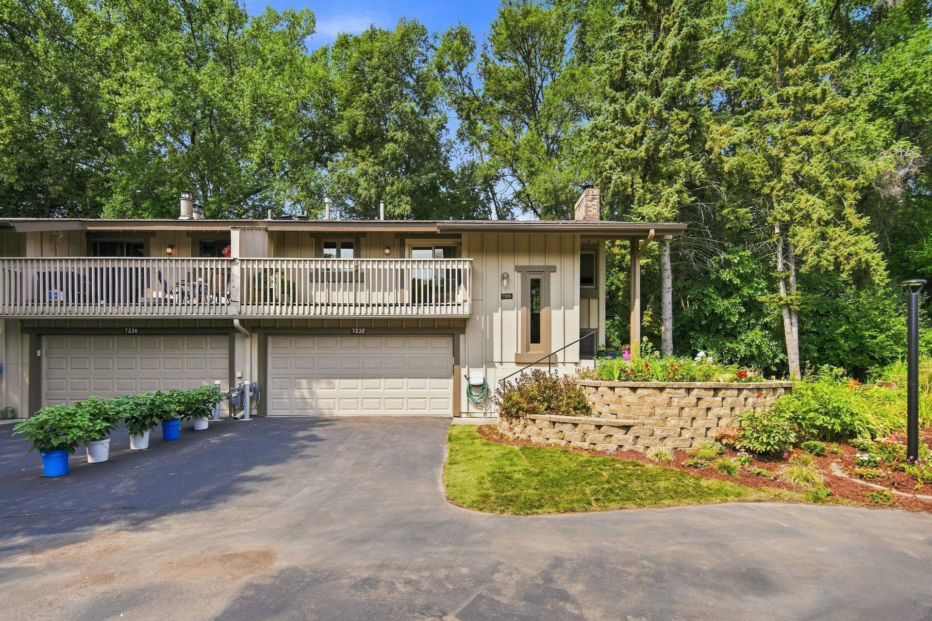 7232 Woodstock Drive, Bloomington, MN 55438 7232 Woodstock Drive, Bloomington, MN 55438